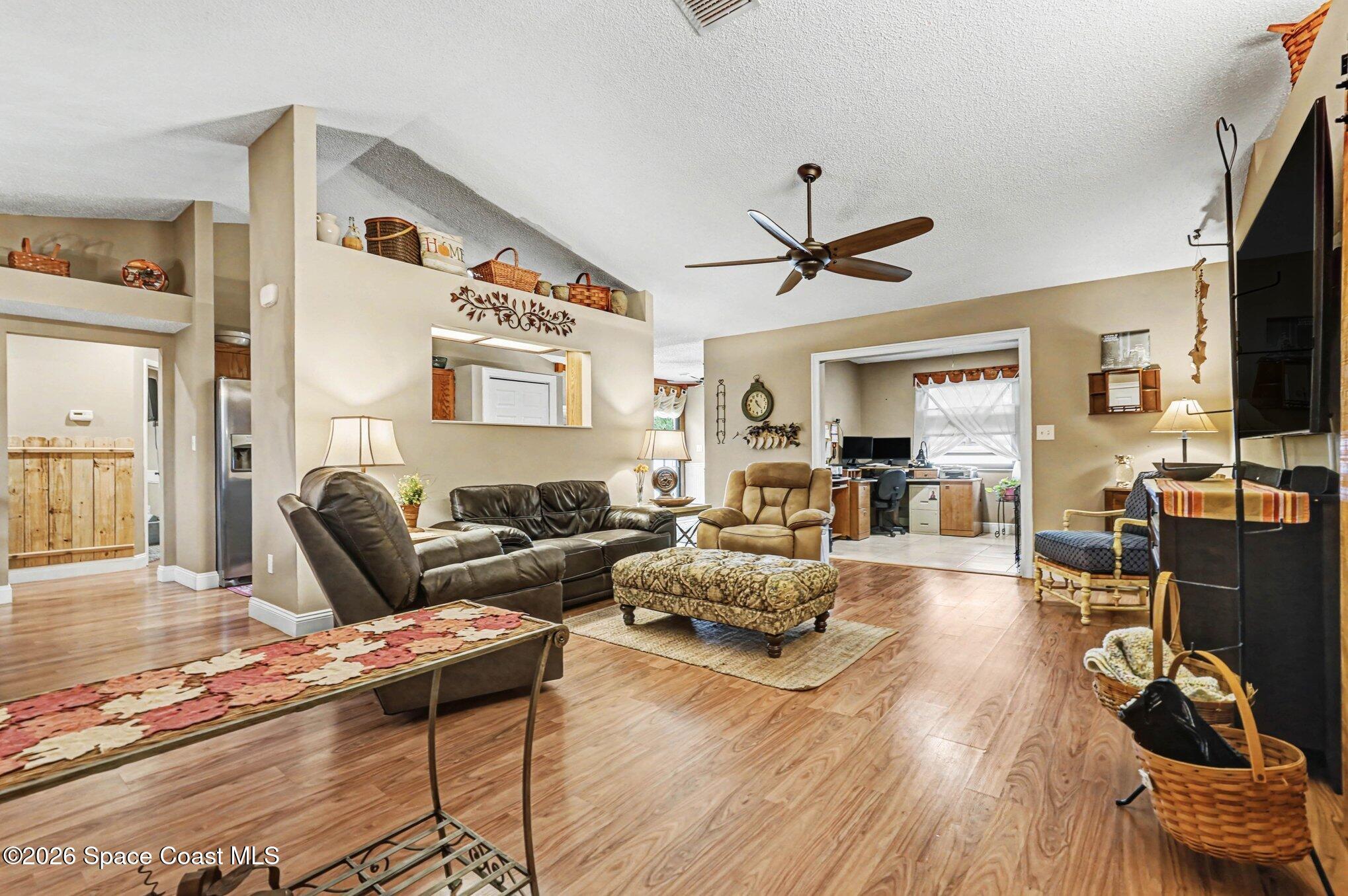 435 NE Delmonico Street NE