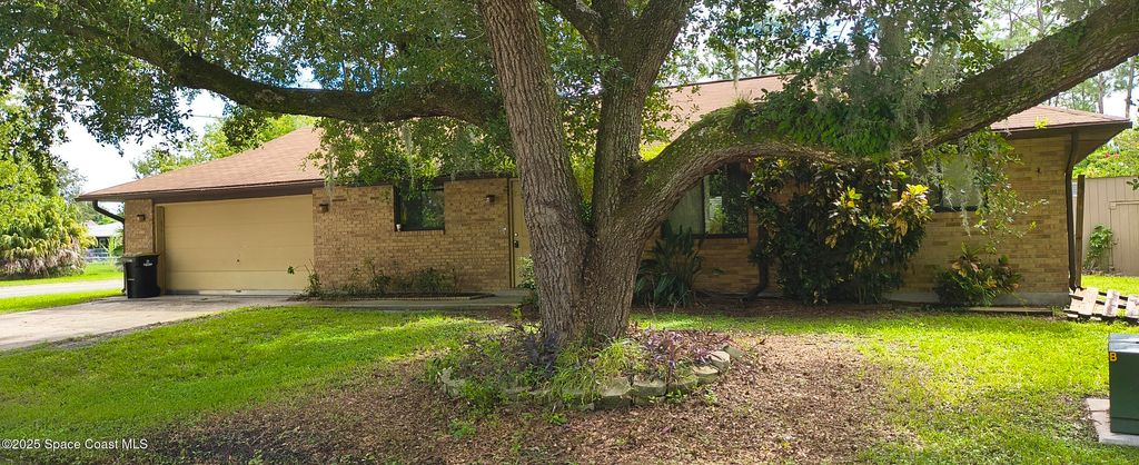 Photo of 651 San Filippo Drive SE, Palm Bay, FL 32909 (MLS # 1056581)