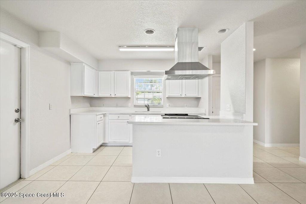 Photo of 680 Bluefields Street SE, Palm Bay, FL 32909 (MLS # 1059071)