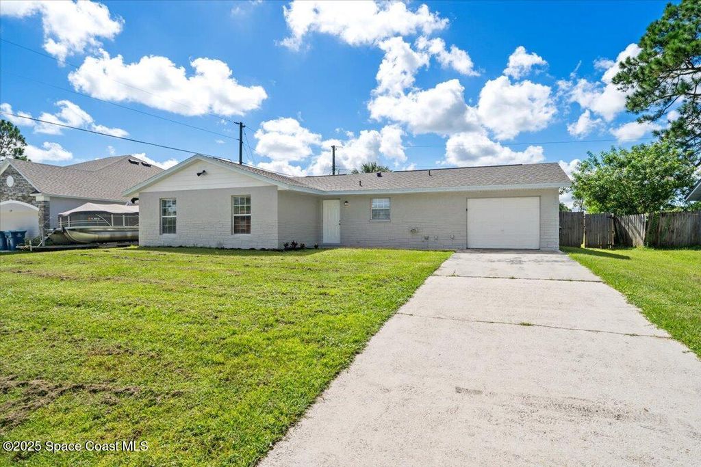 Photo of 680 Bluefields Street SE, Palm Bay, FL 32909 (MLS # 1059071)