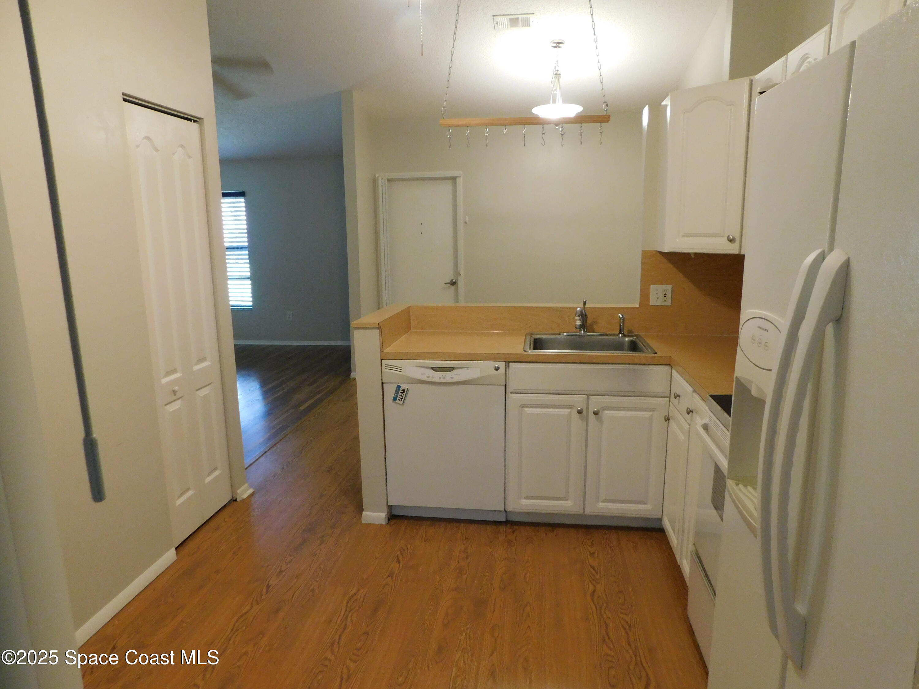 1679 Cardinal Court