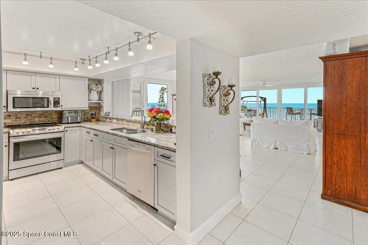 1575 N Highway A1a 411