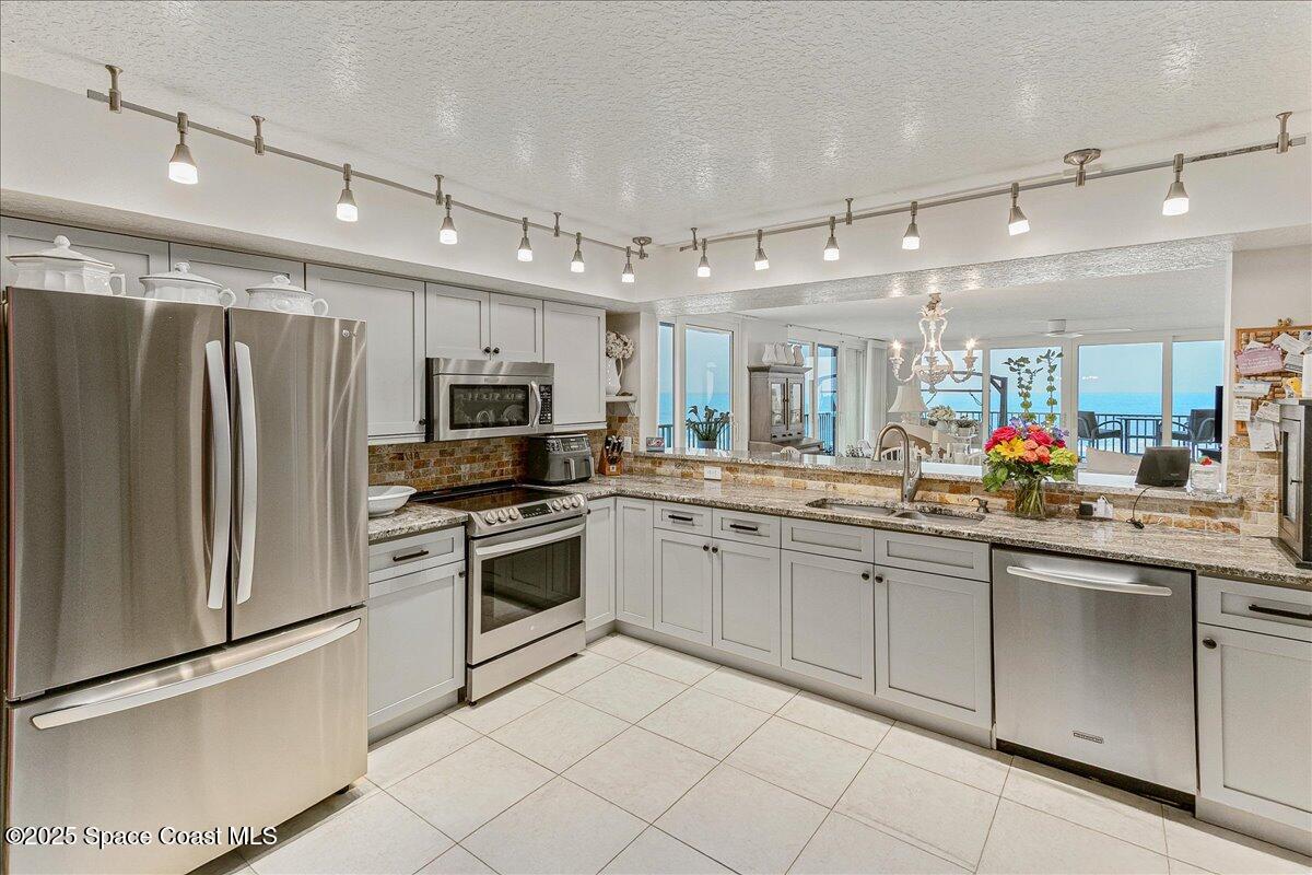 1575 N Highway A1a 411
