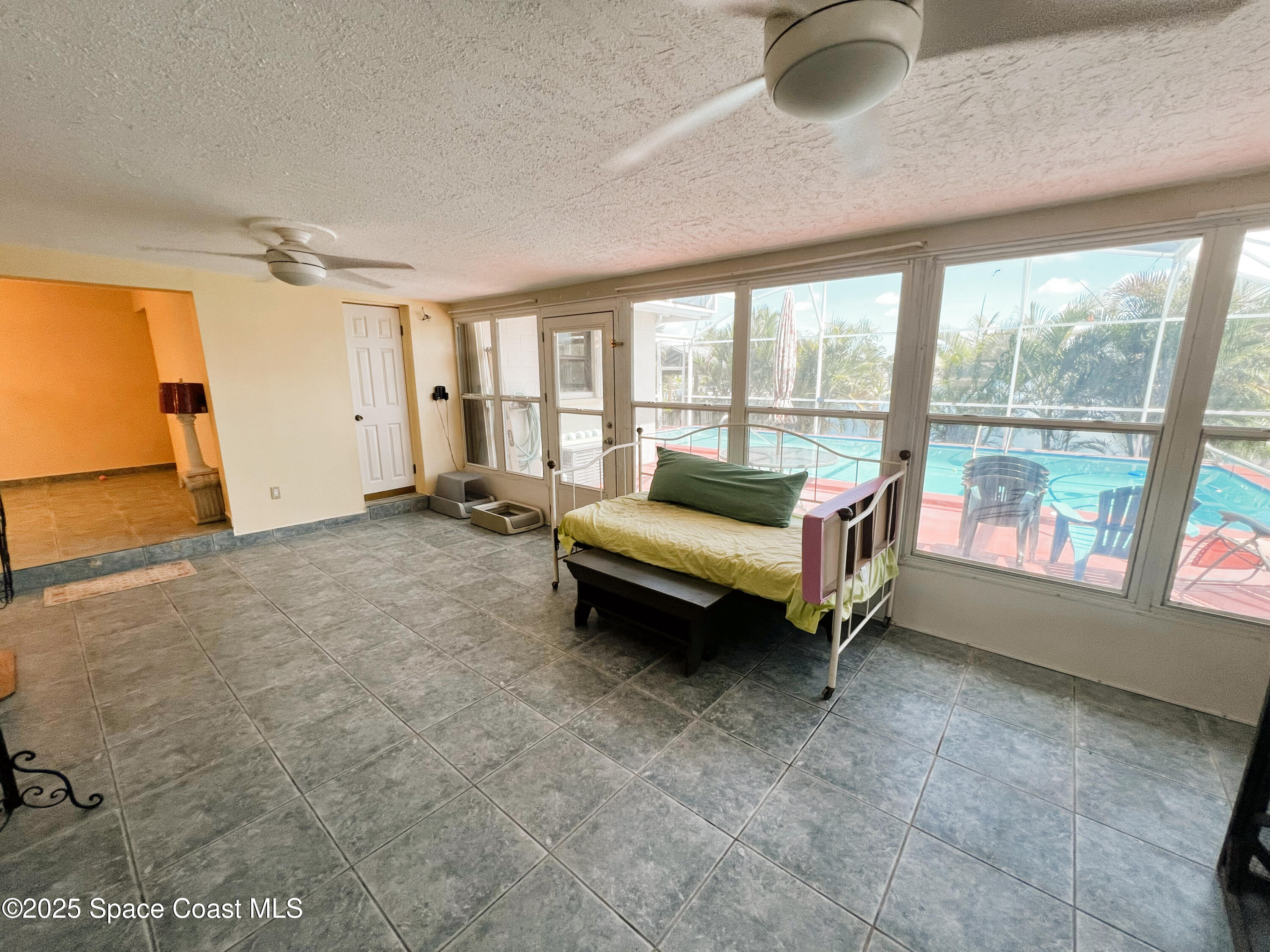 250 Diana Boulevard