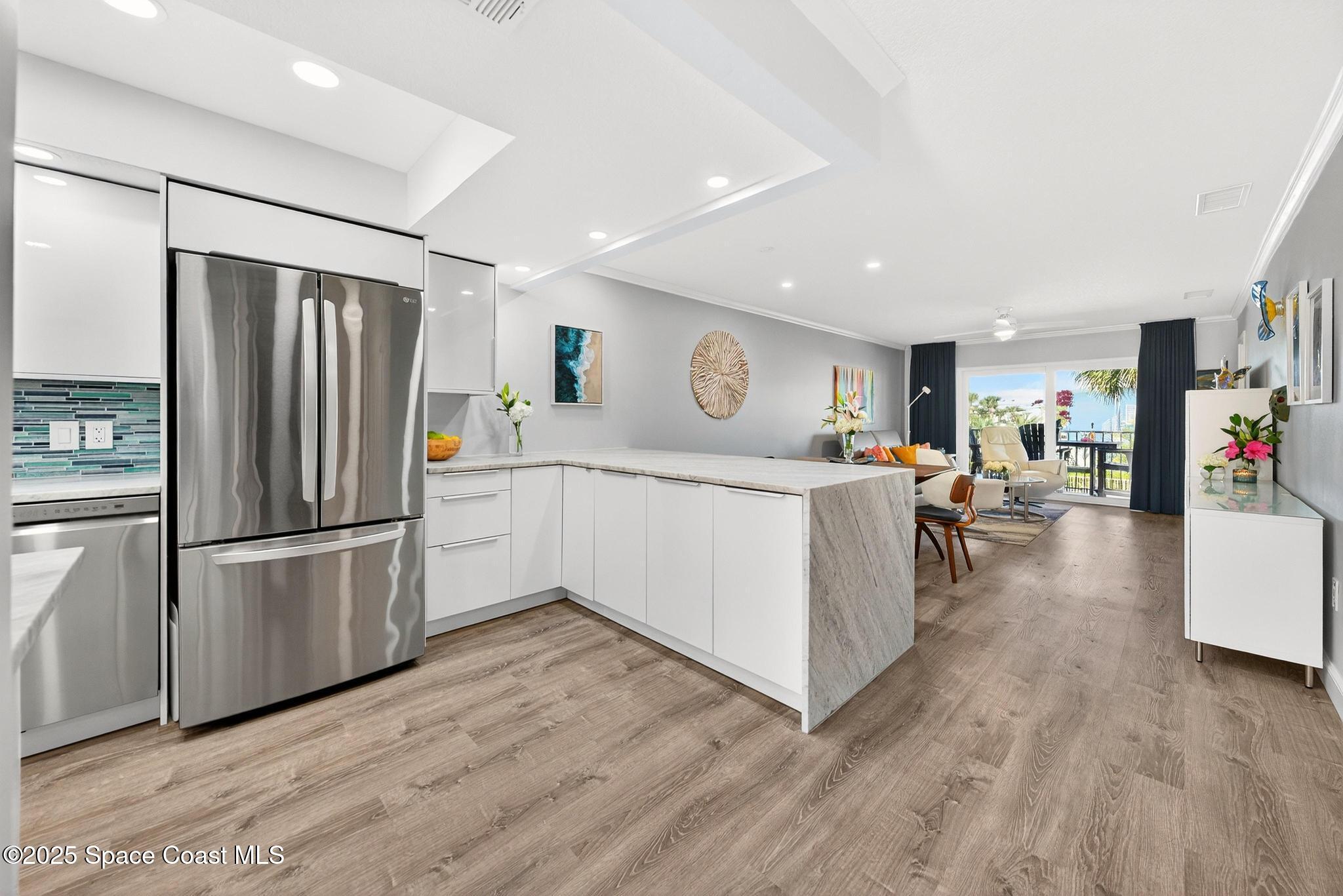 8000 Ridgewood Avenue 207