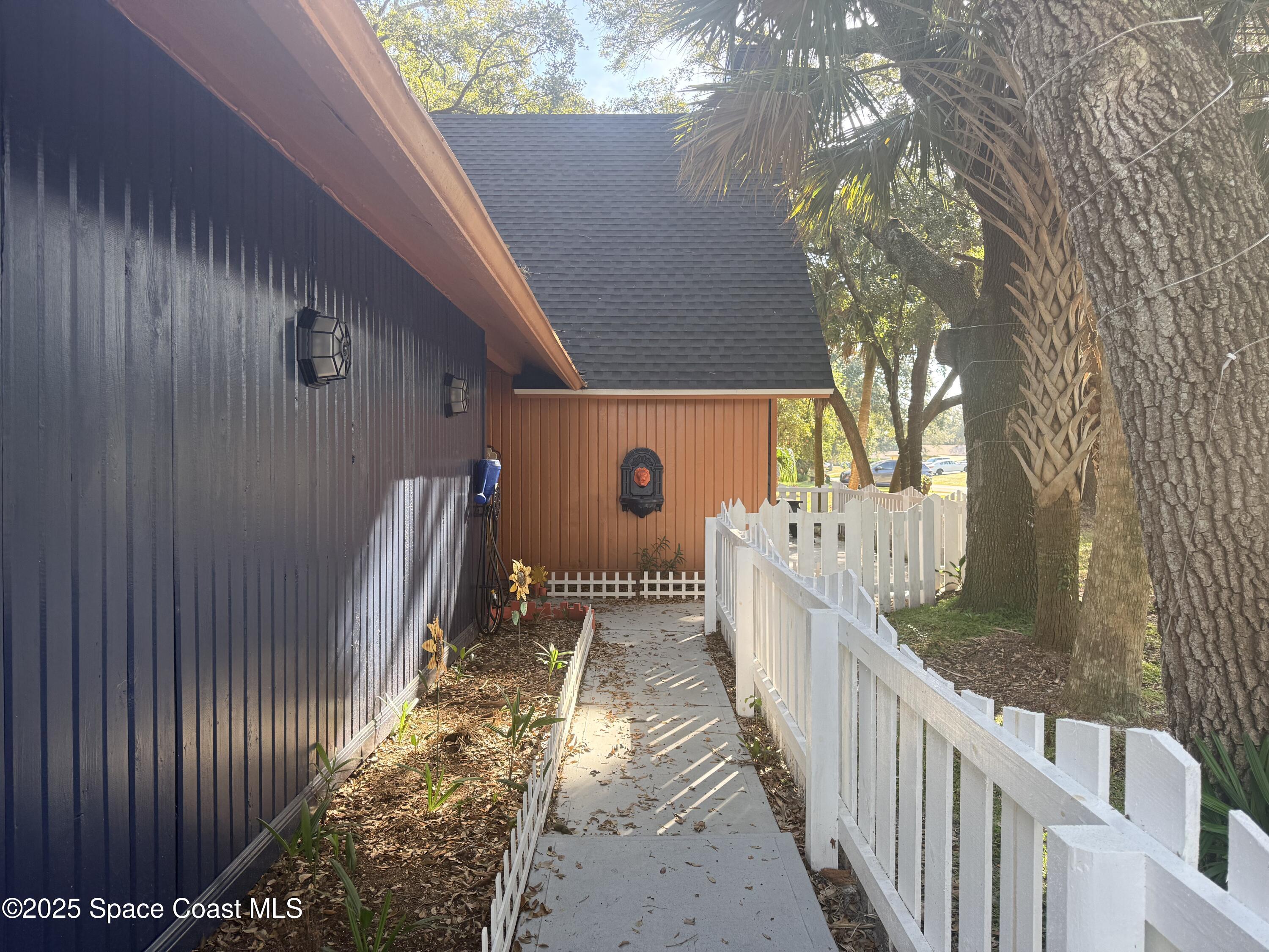 951 Pembroke Avenue NE