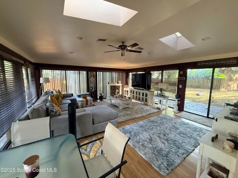 951 Pembroke Avenue NE Palm Bay FL 32907