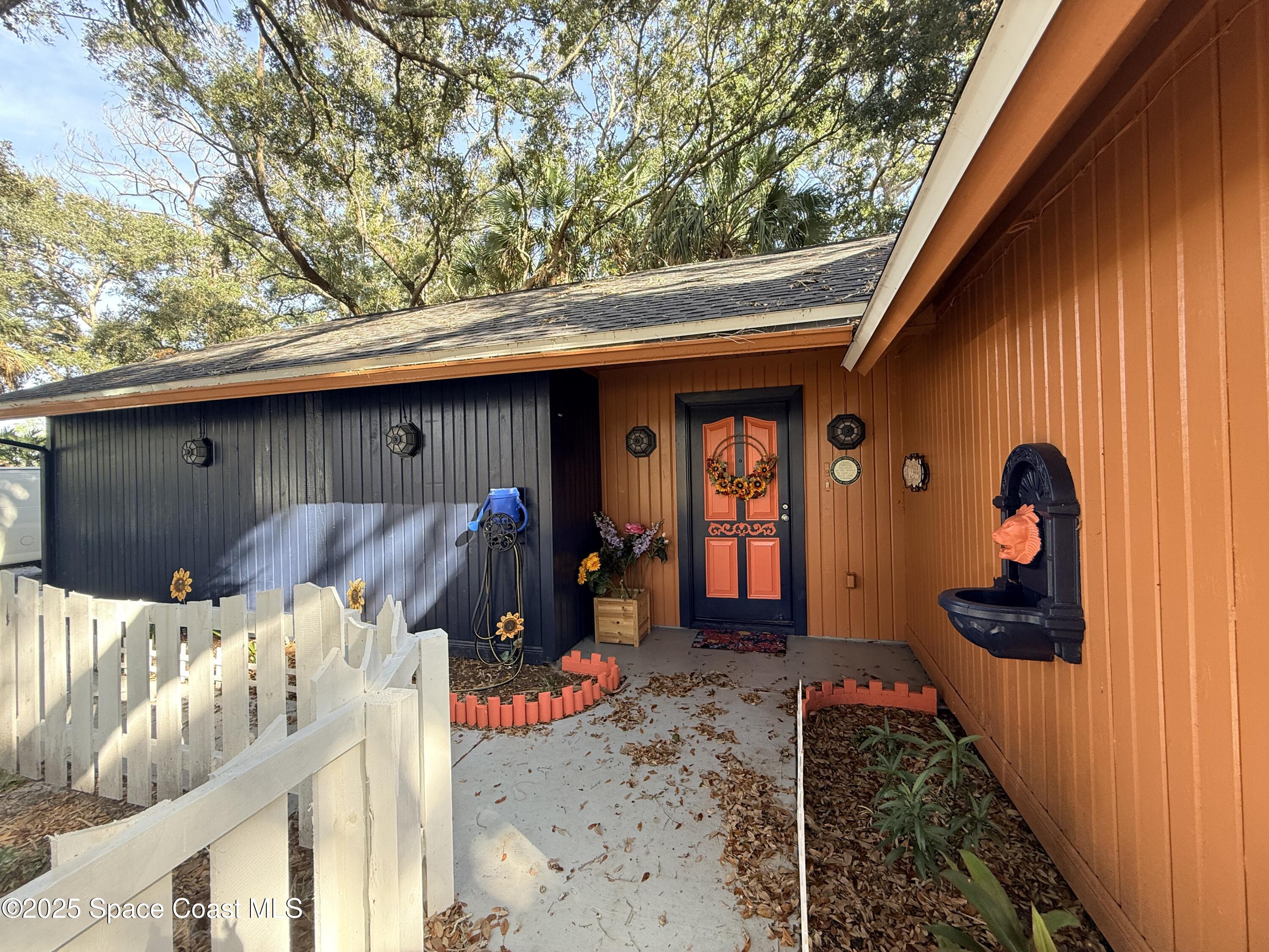 951 Pembroke Avenue NE