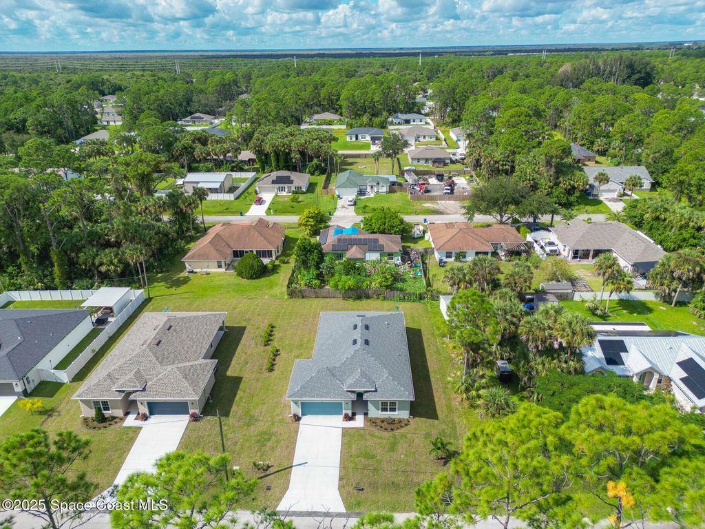 Photo of 826 Hartsdale Avenue SW, Palm Bay, FL 32908 (MLS # 1060275)