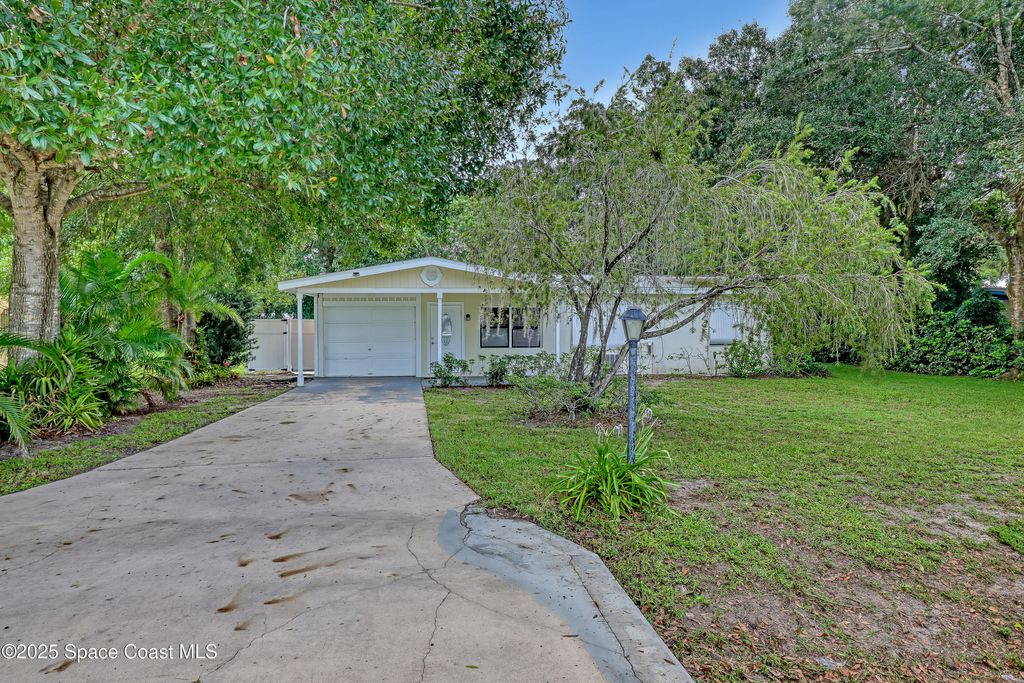 Photo of 1915 47th Avenue, Vero Beach, FL 32966 (MLS # 1058937)