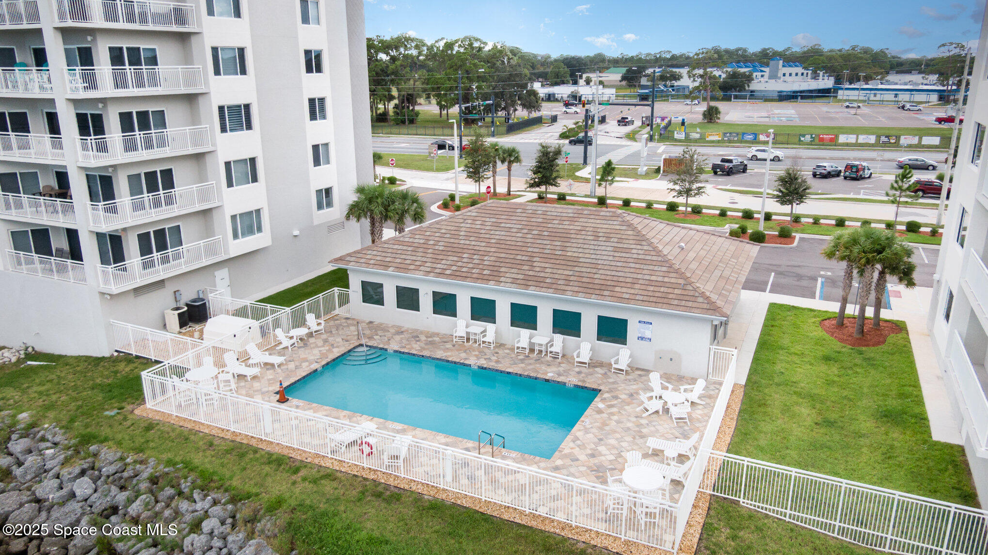 1825 Riverside Drive 202