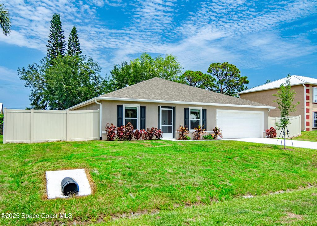 Photo of 1580 Eastlake Lane, Sebastian, FL 32958 (MLS # 1046093)