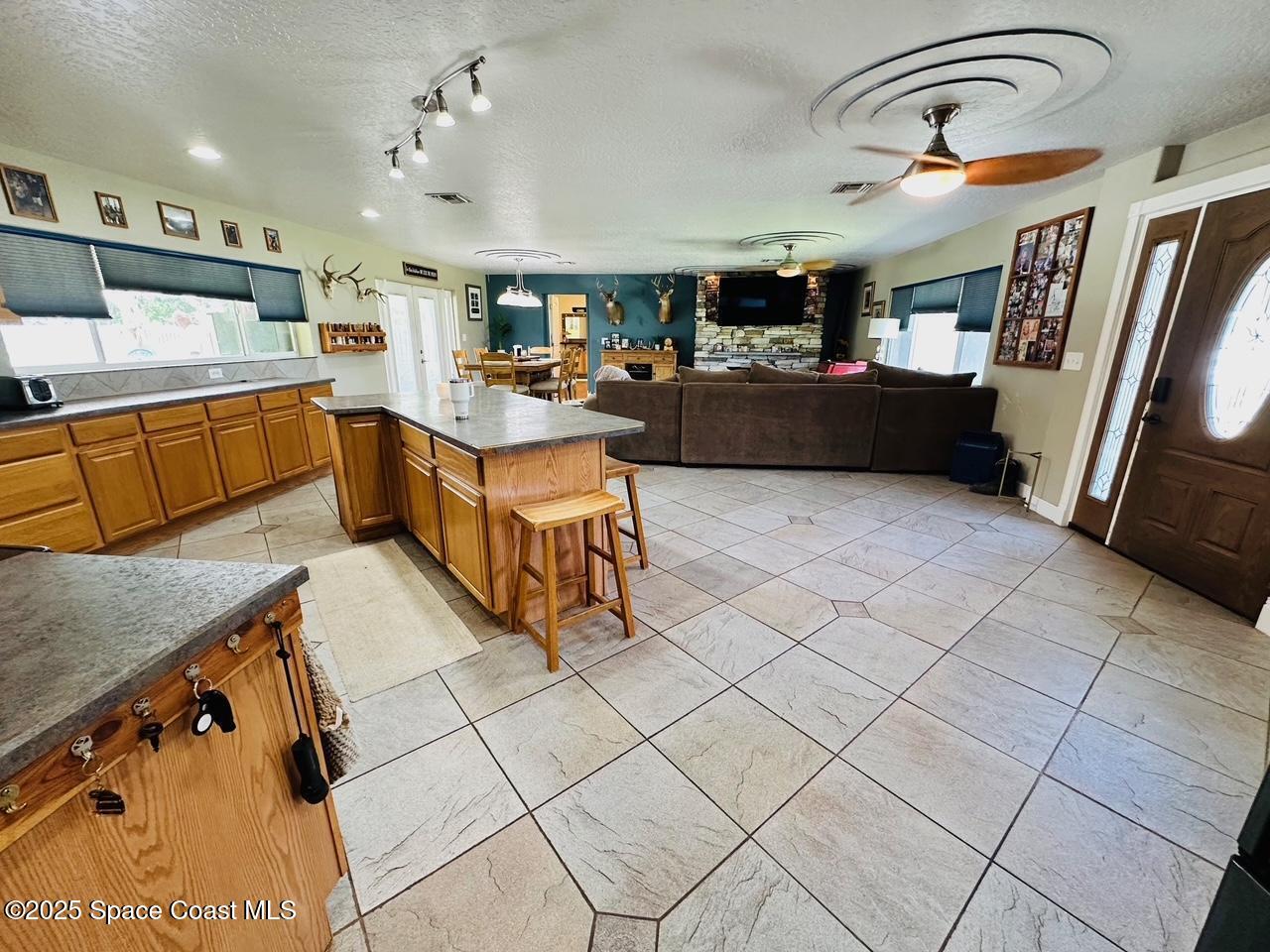 1096 NE Sandy Lane Lane NE