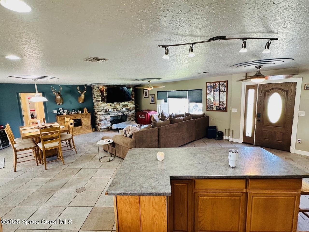 1096 NE Sandy Lane Lane NE