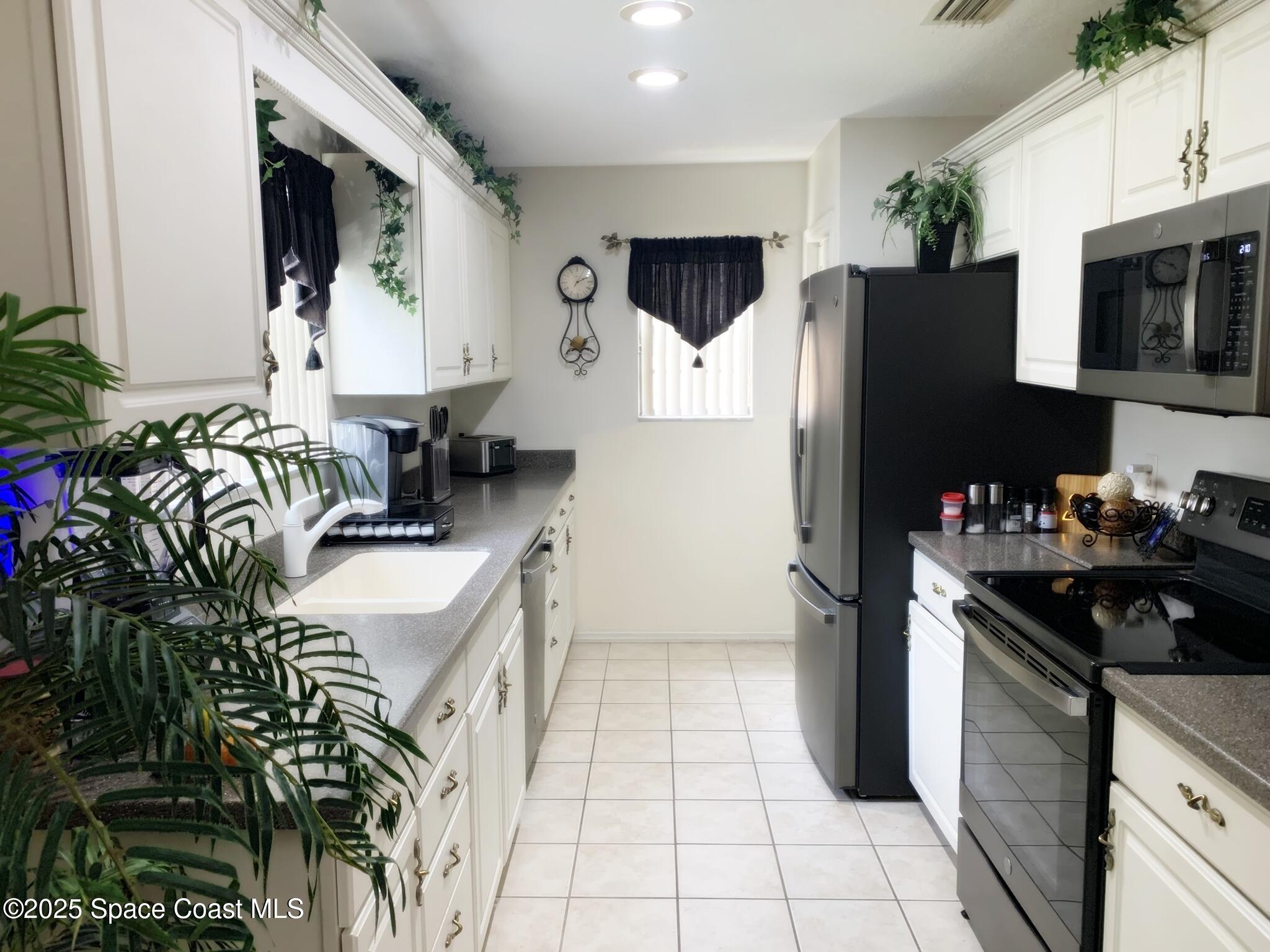 403 Sauders Road SE