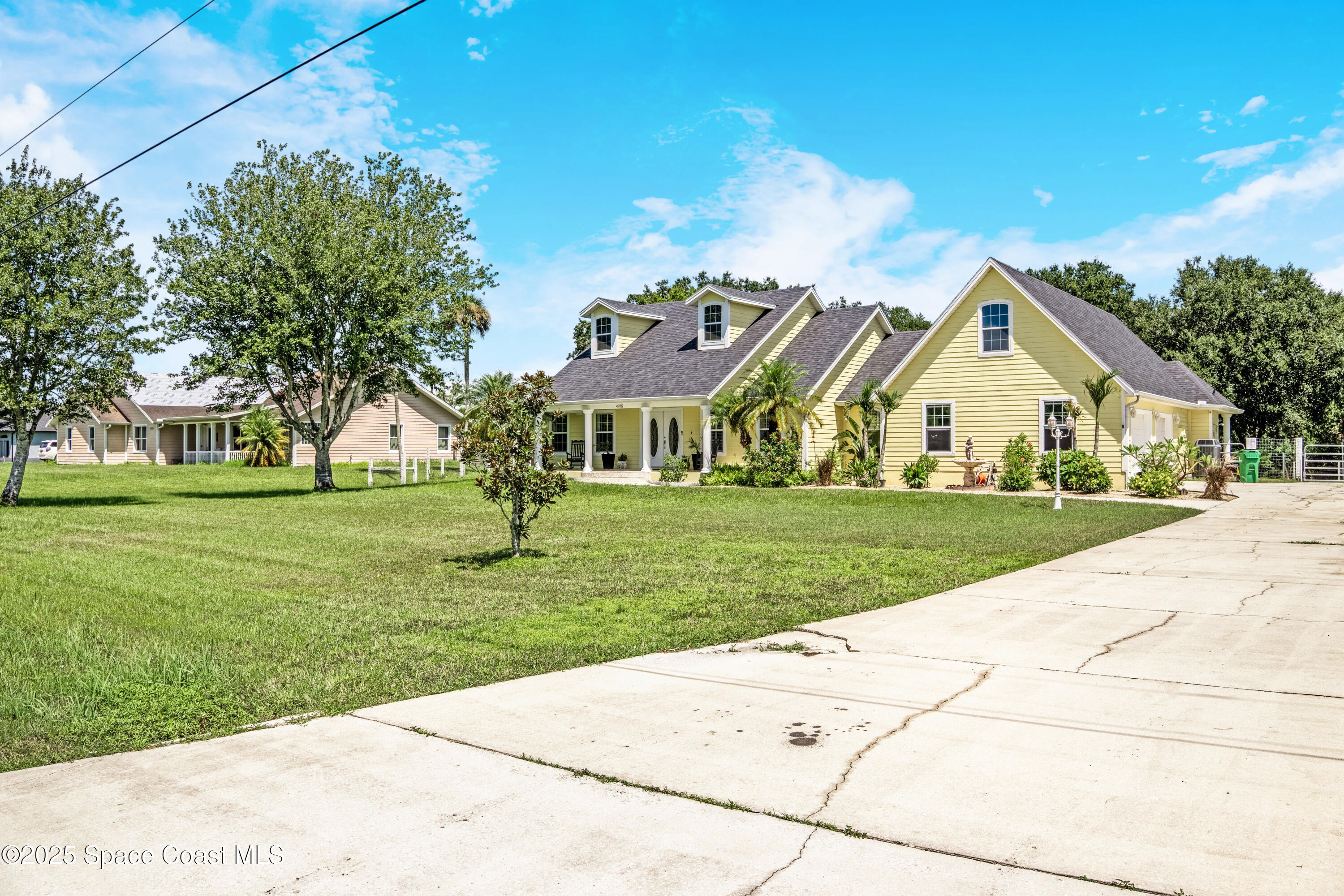 4985 Hamlin Circle