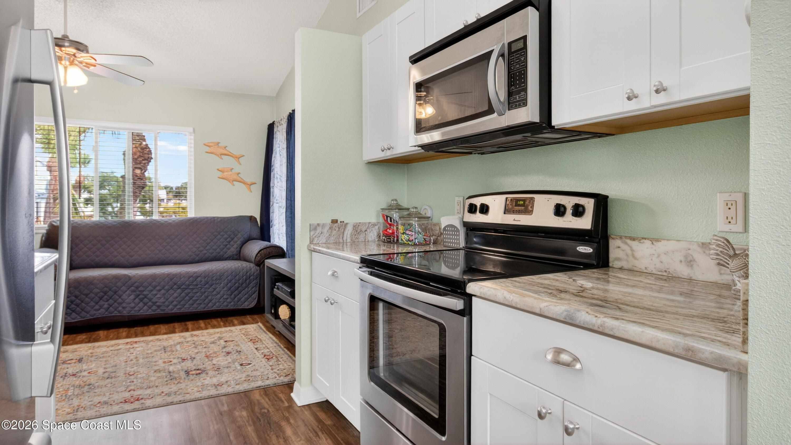 222 Beach Park Lane V76