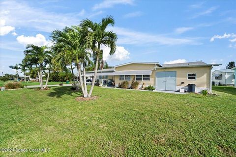 A home in Barefoot Bay