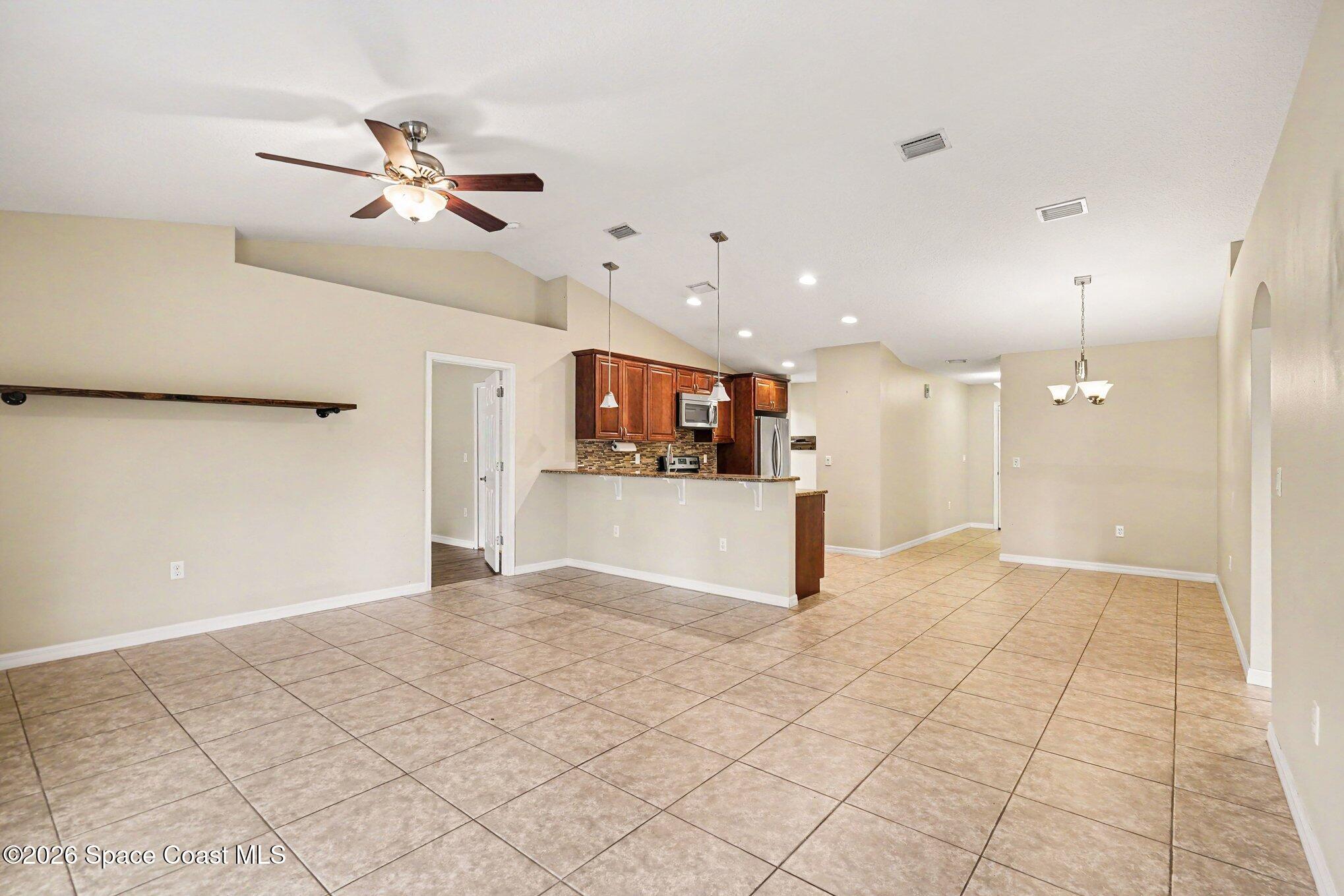 2857 Foxglove Avenue SW