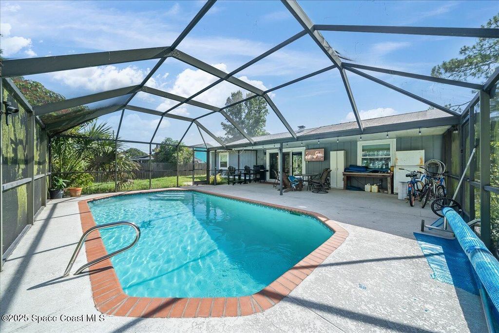 Photo of 820 Emden Avenue NW, Palm Bay, FL 32907 (MLS # 1059174)