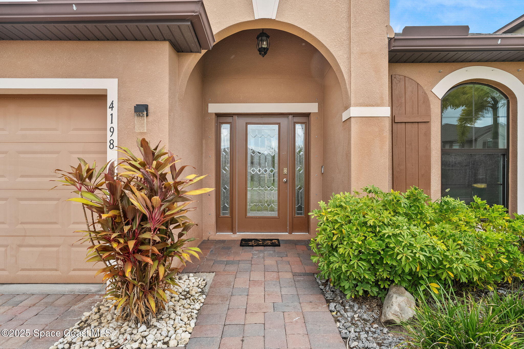 4198 Alligator Flag Circle