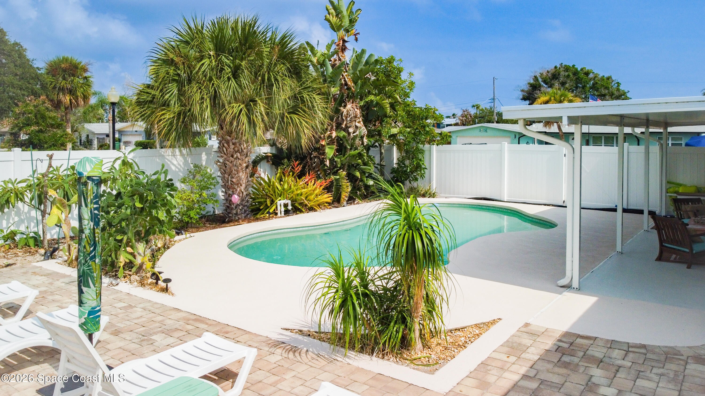 118 Bay Drive N
