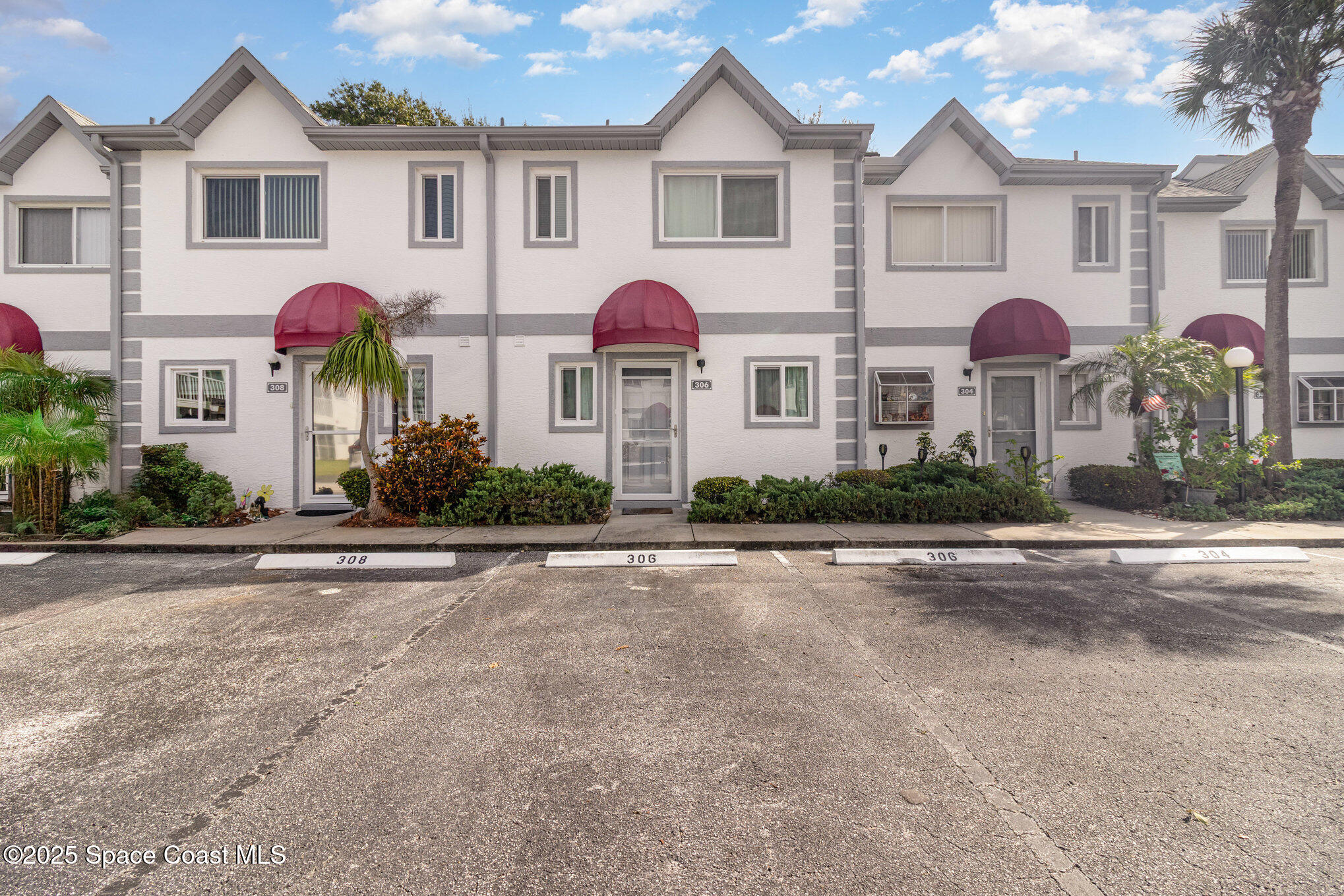 306 Seaport Boulevard T85