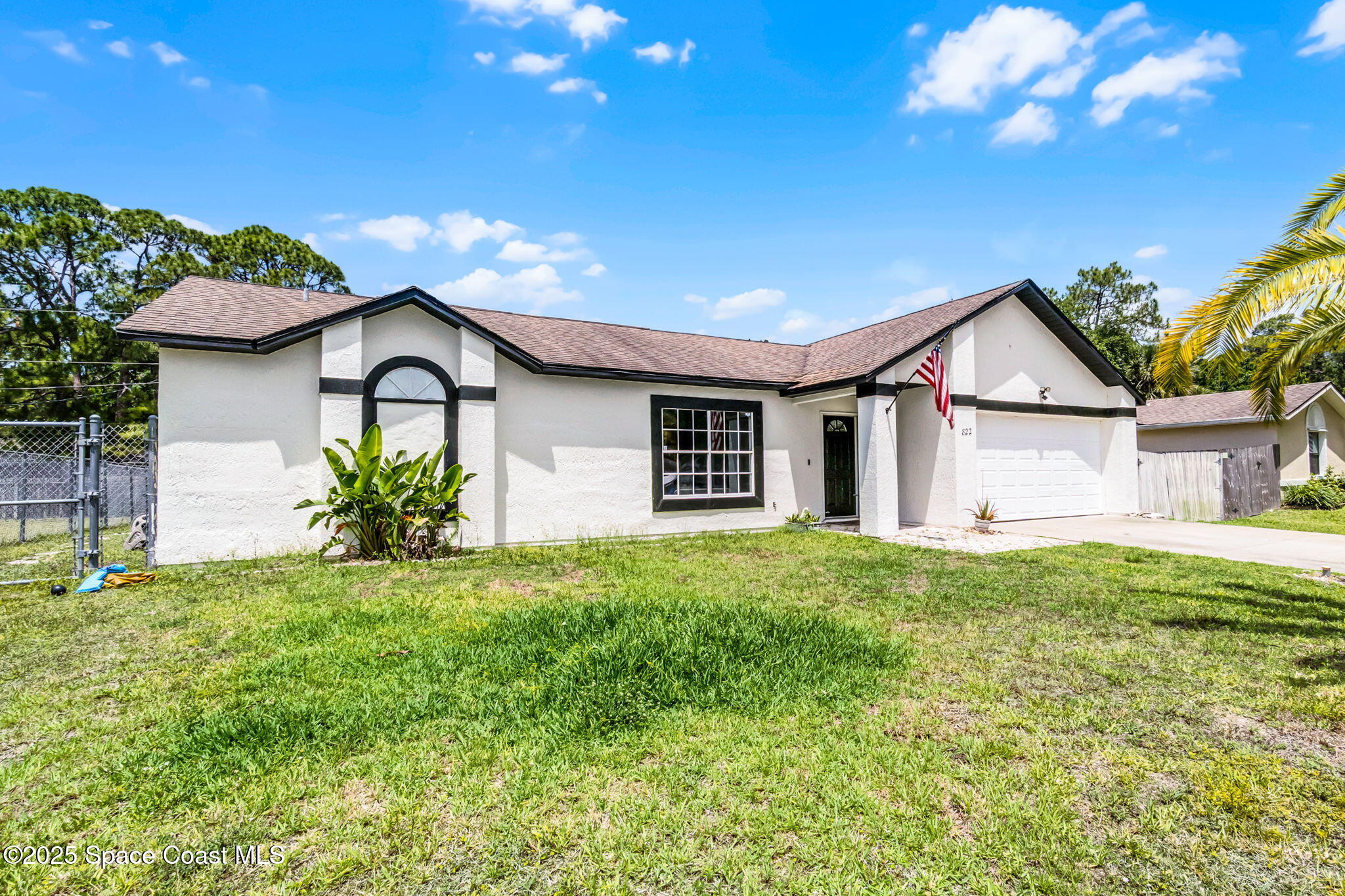 822 Lamplighter Drive NW