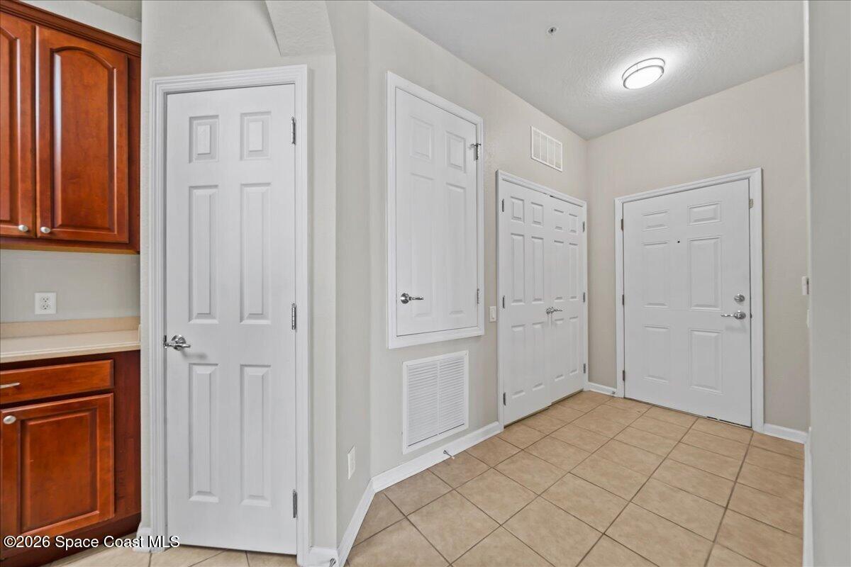 1576 Peregrine Circle 401 Circle 401