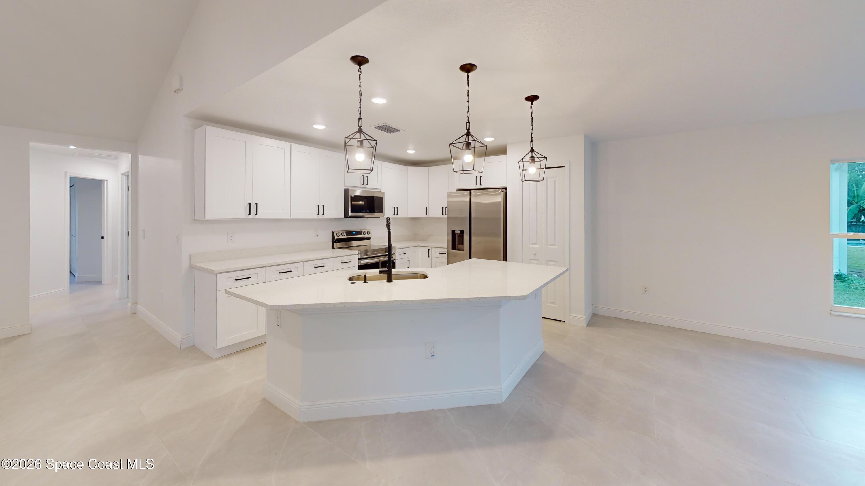 963 Sareta Street SE