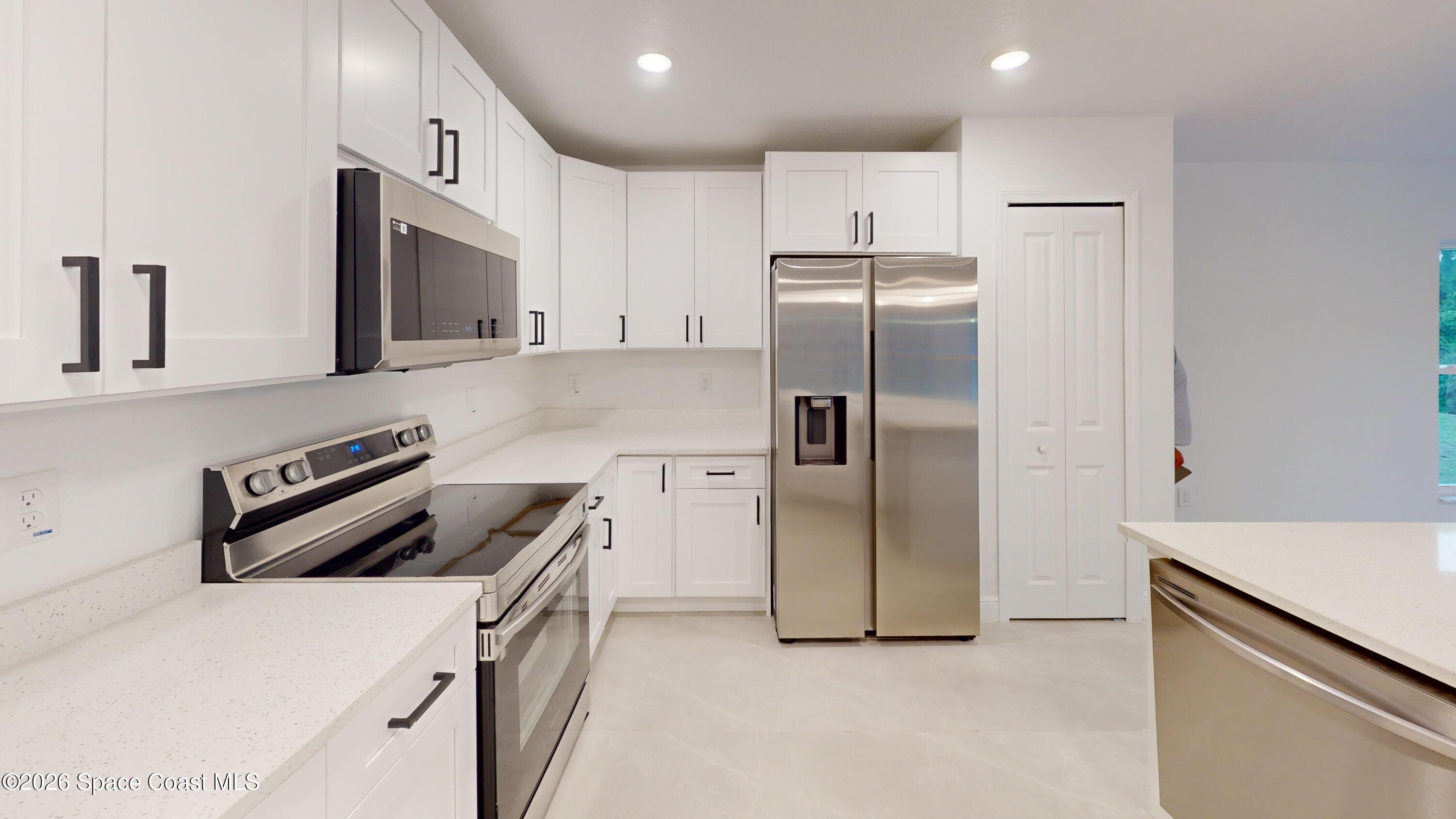 963 Sareta Street SE