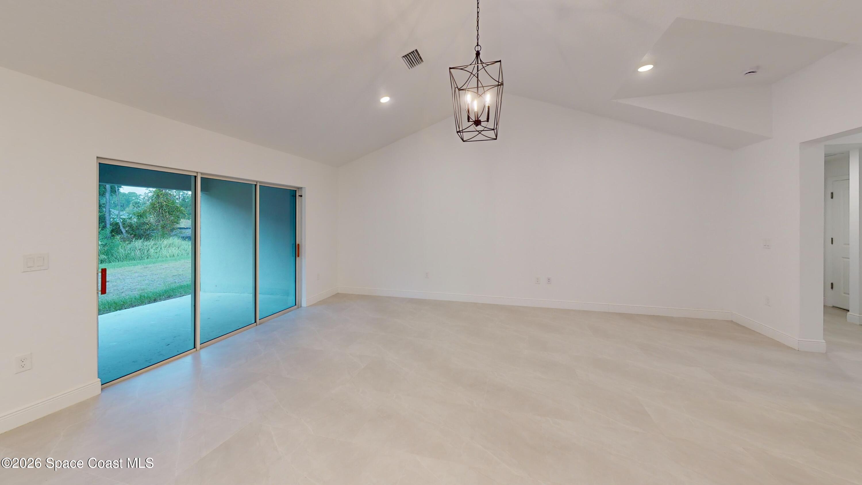 963 Sareta Street SE