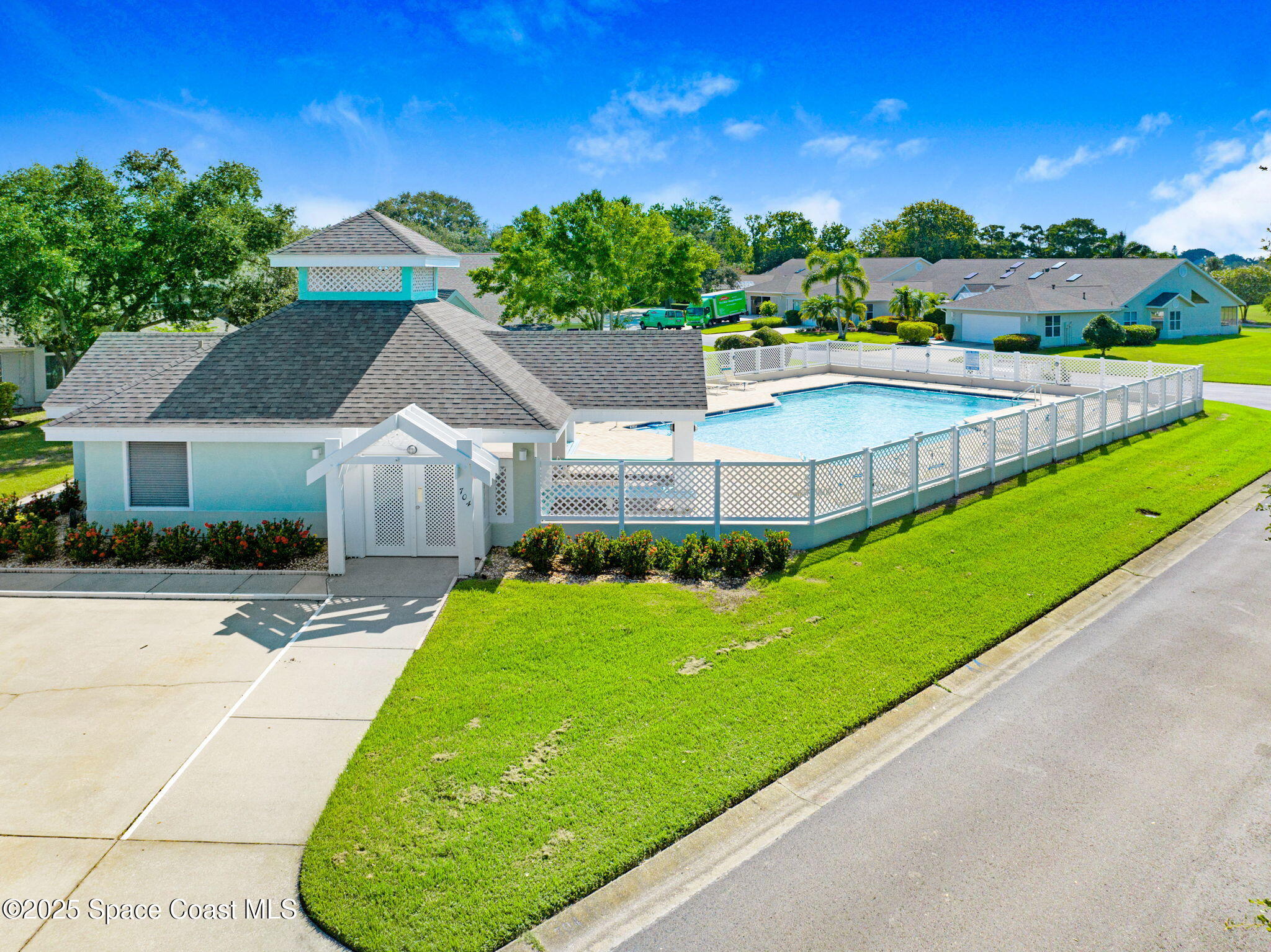 711 Kenwood Circle