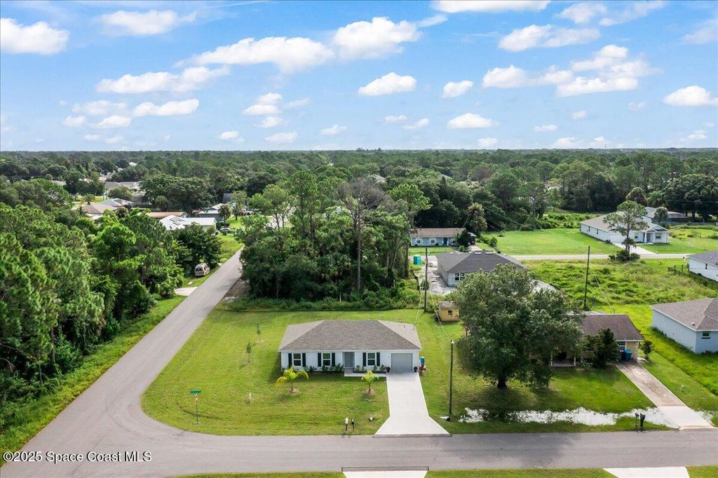Photo of 499 Grenadier Avenue NW, Palm Bay, FL 32907 (MLS # 1056350)