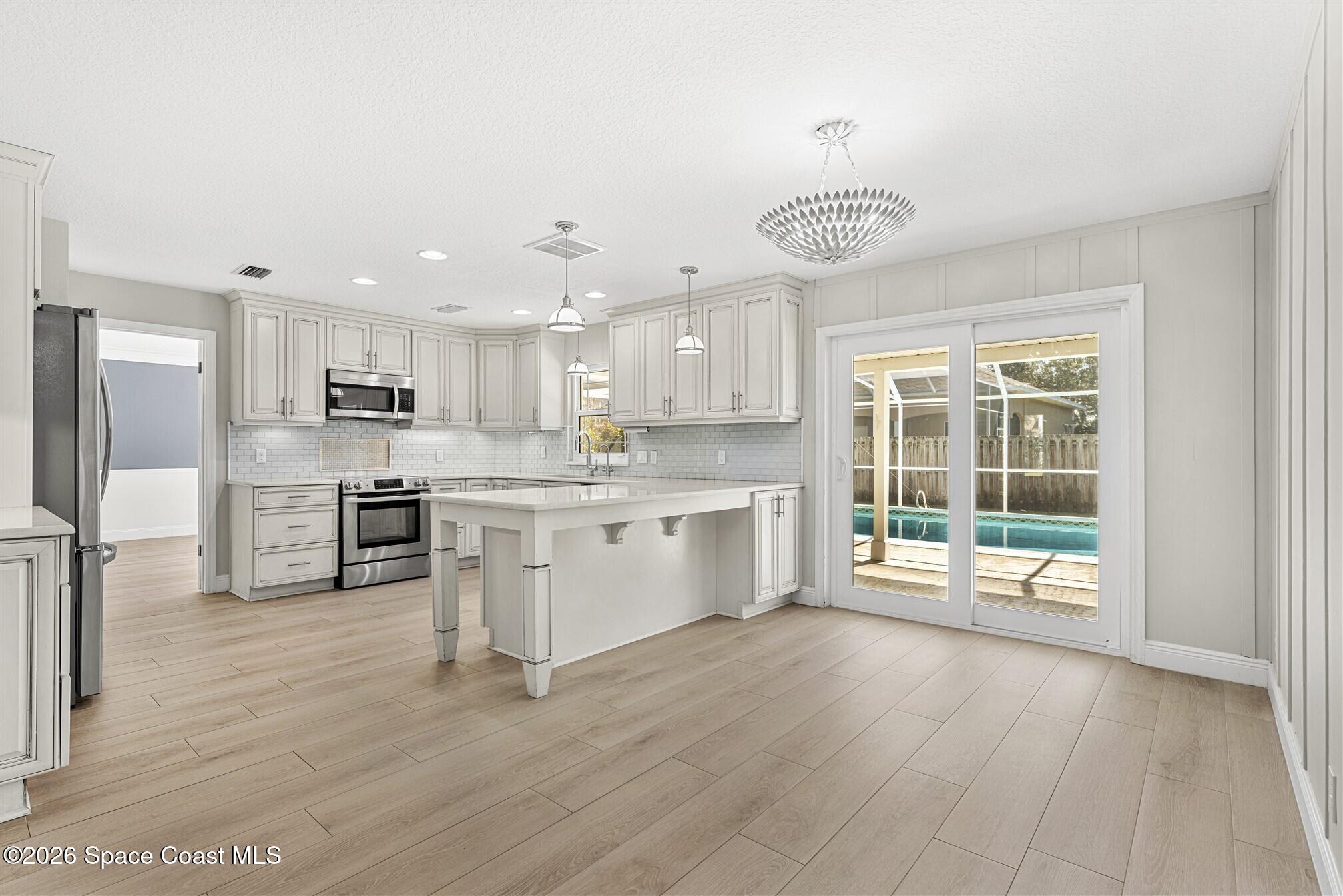 517 N River Oaks Drive