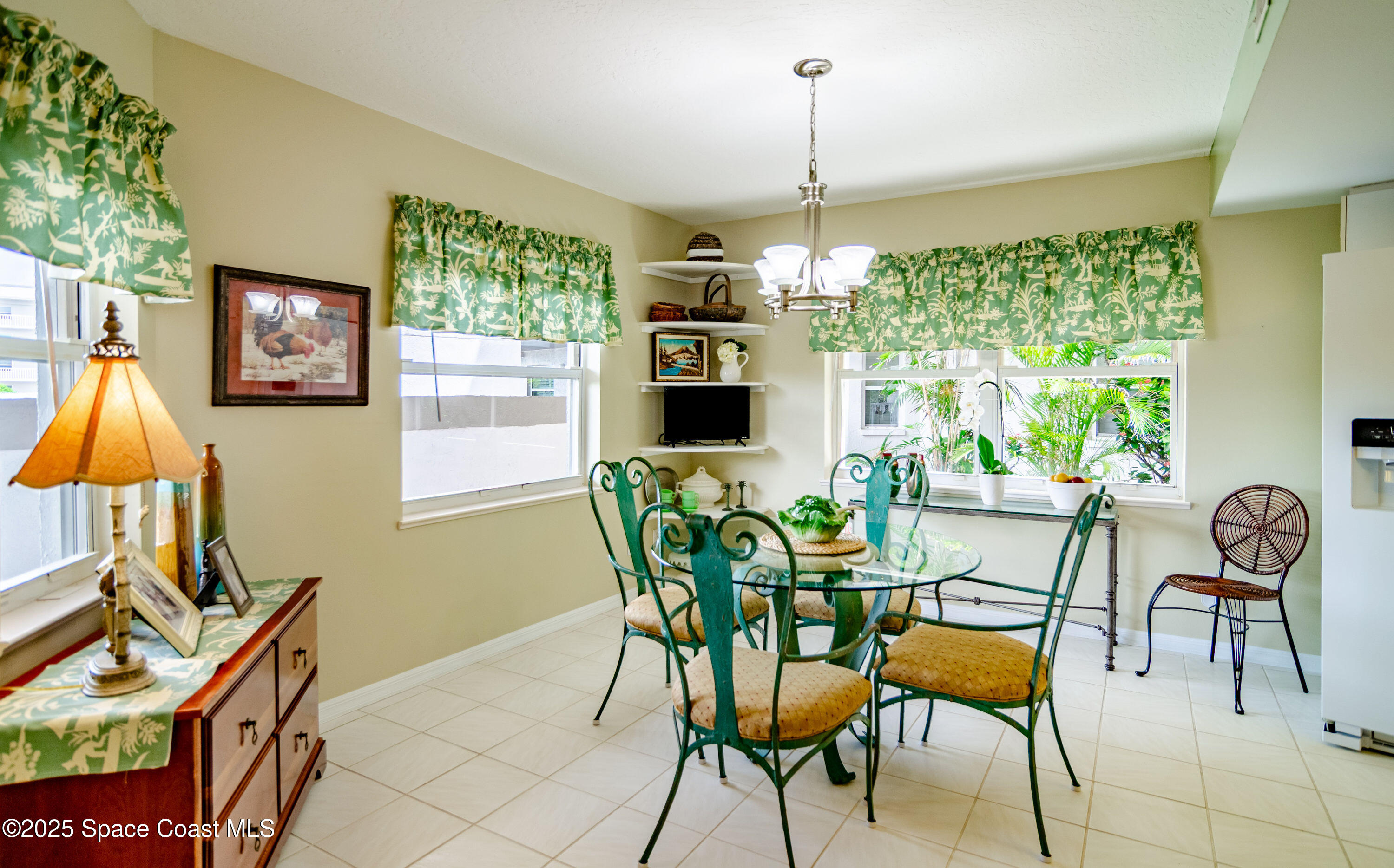 8700 Ridgewood Avenue A208