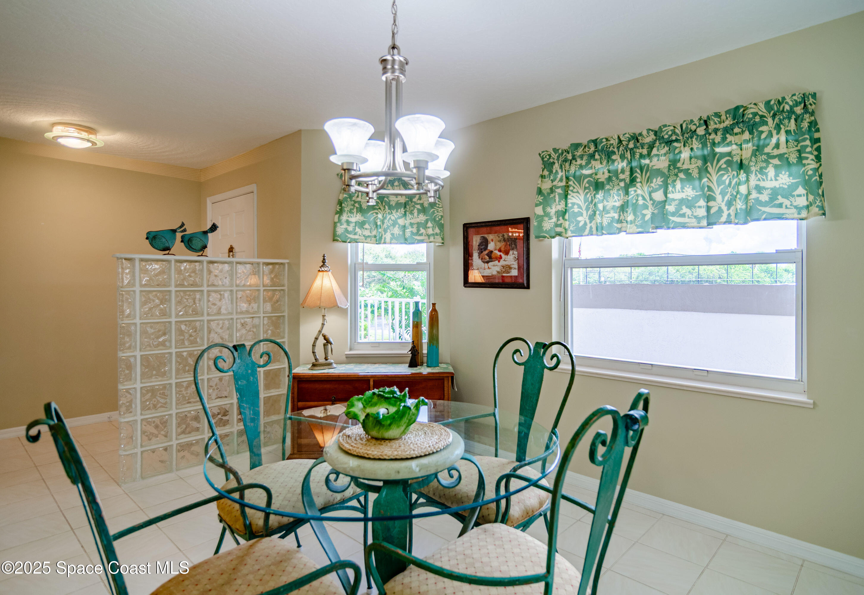 8700 Ridgewood Avenue A208