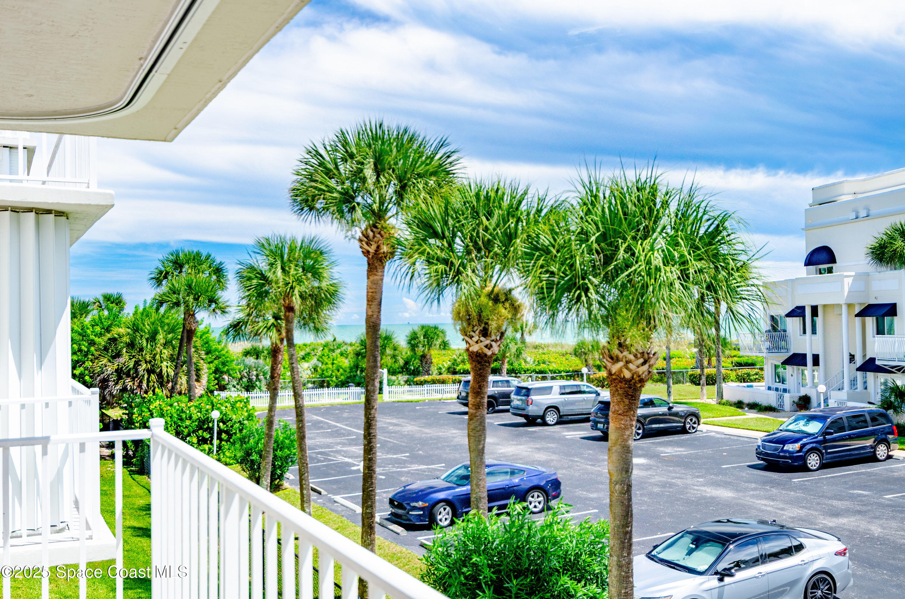 8700 Ridgewood Avenue A208