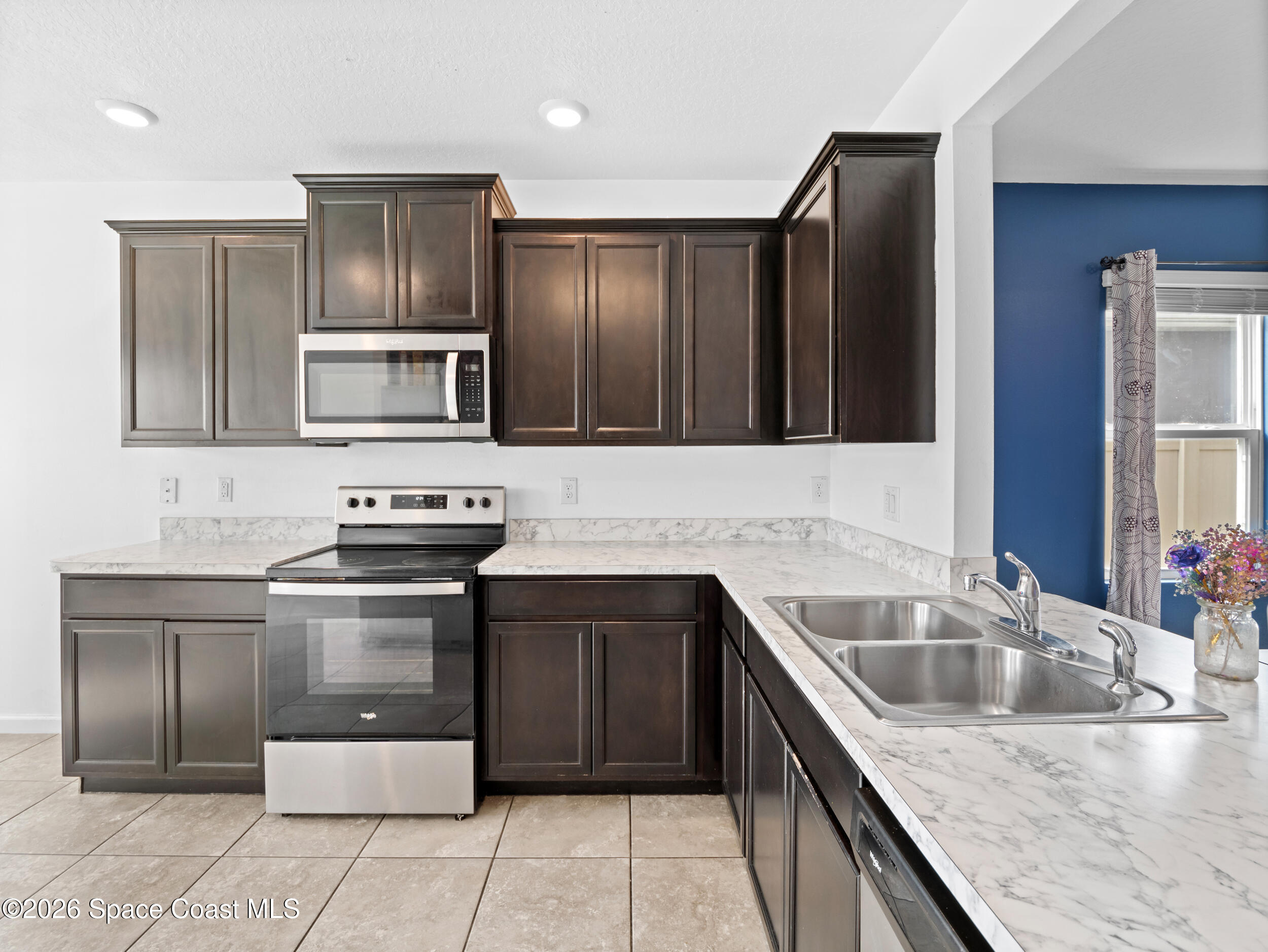 275 Guinevere Drive SW