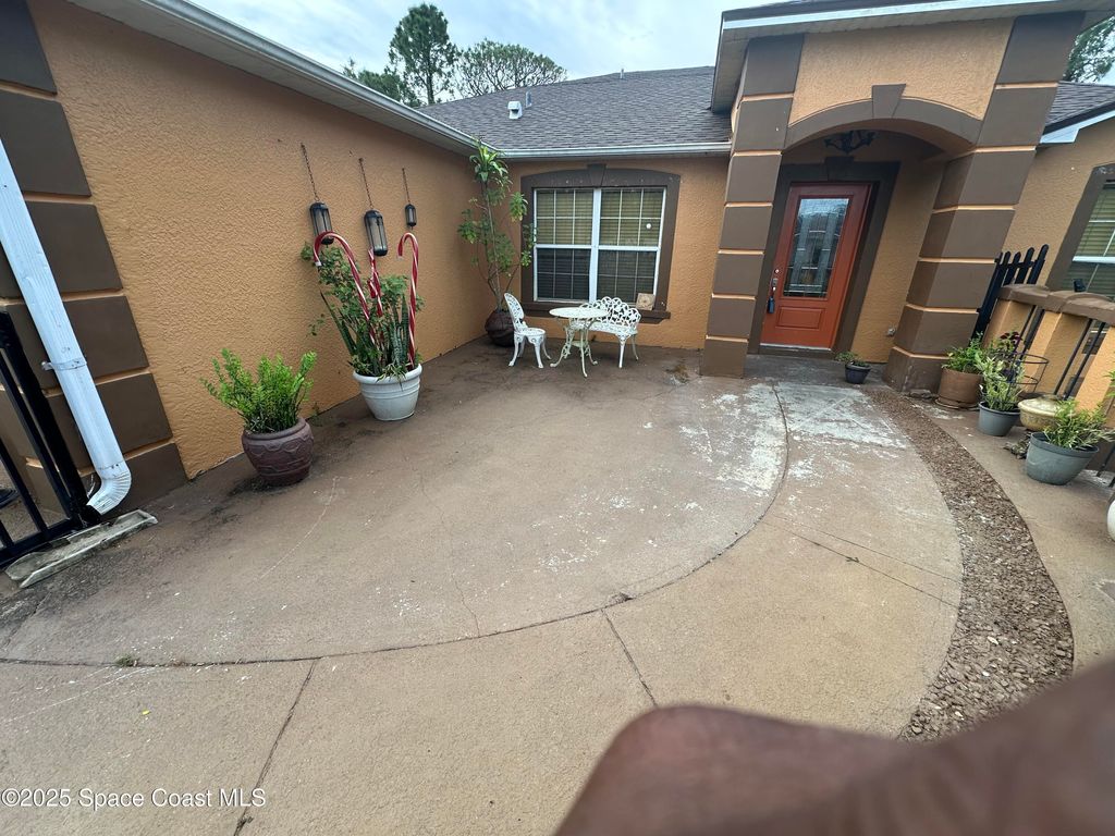 Photo of 688 White Cloud Street SW, Palm Bay, FL 32908 (MLS # 1057491)