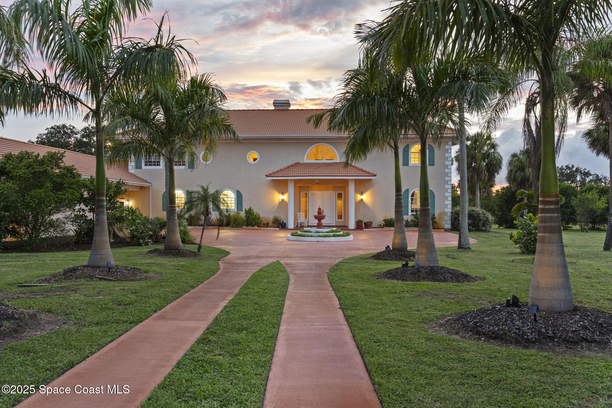 6007 N Tropical Trail