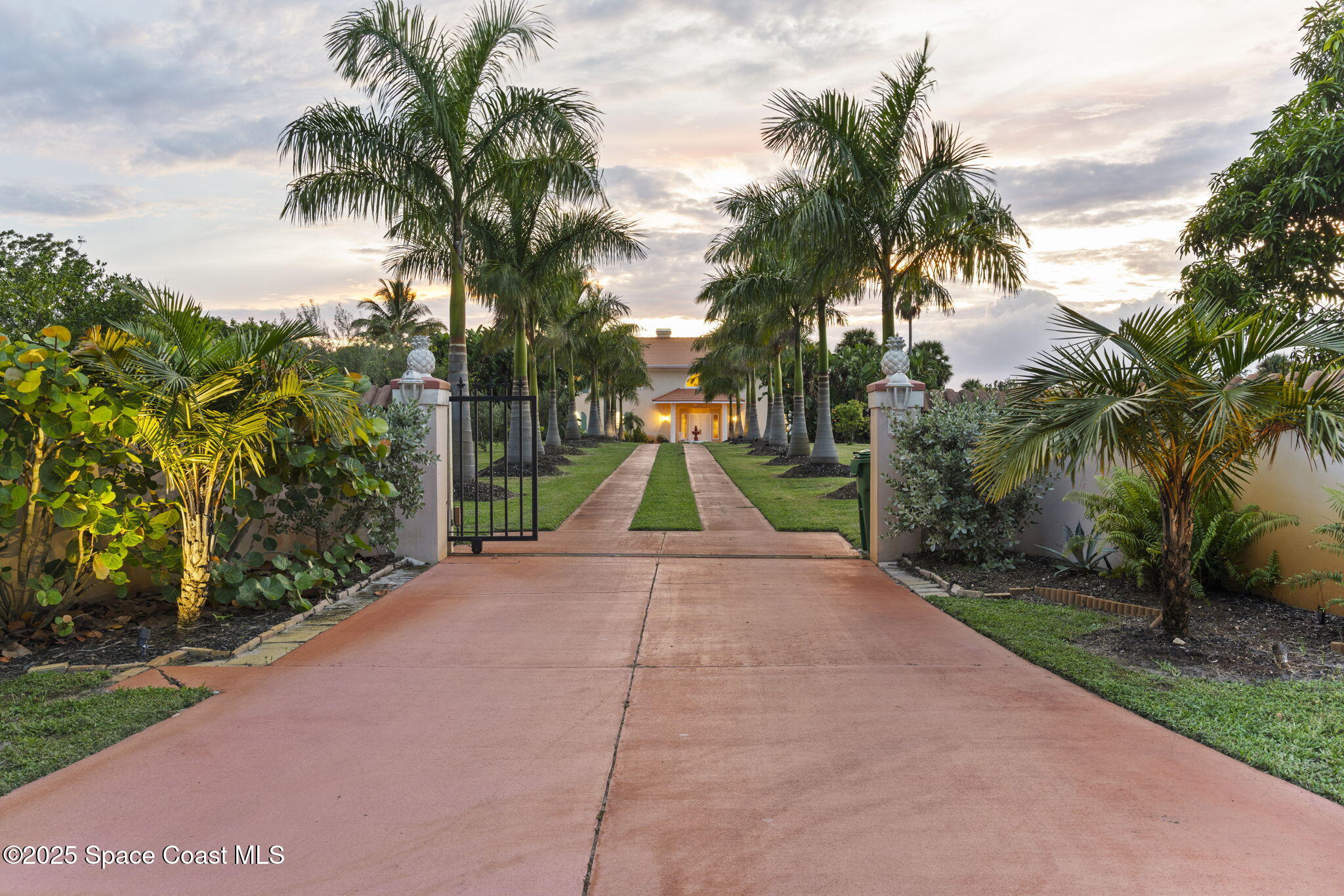 6007 N Tropical Trail