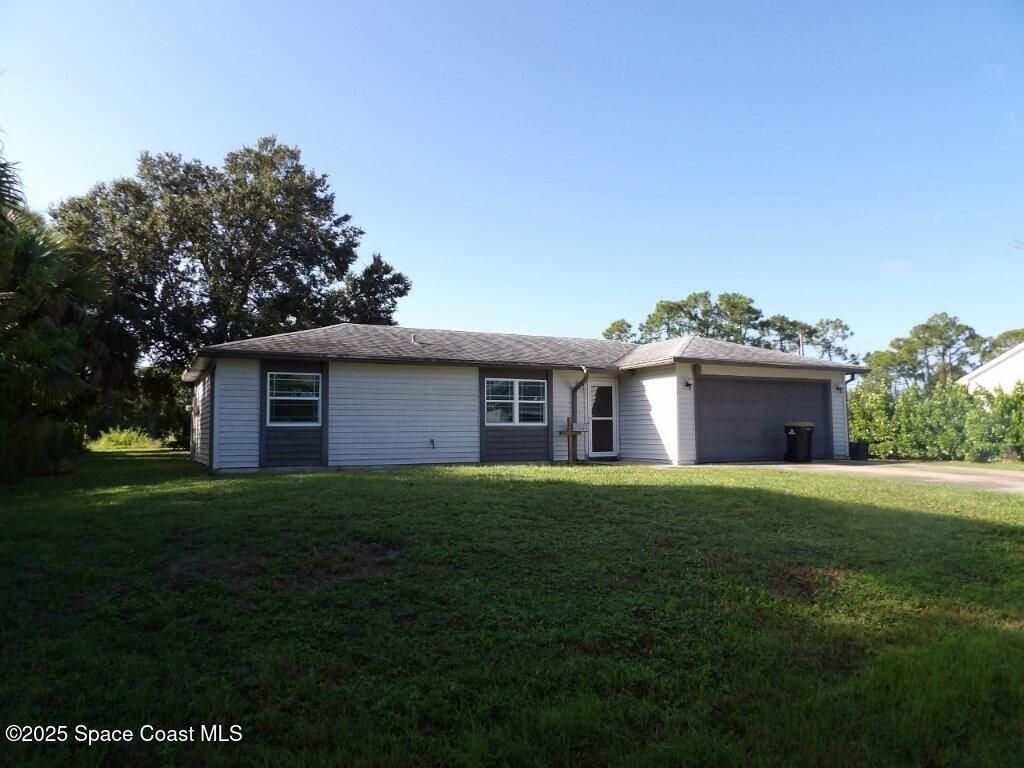 Photo of 916 Le Baron Street SW, Palm Bay, FL 32908 (MLS # 1058676)