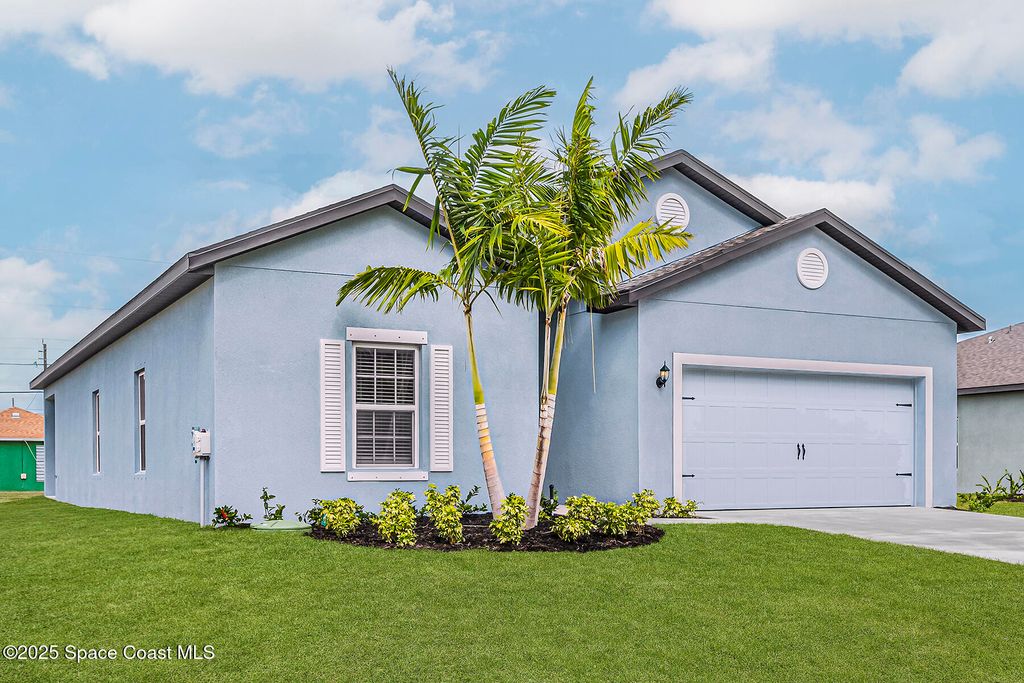 Photo of 418 Haleybury Street SW, Palm Bay, FL 32908 (MLS # 1056841)