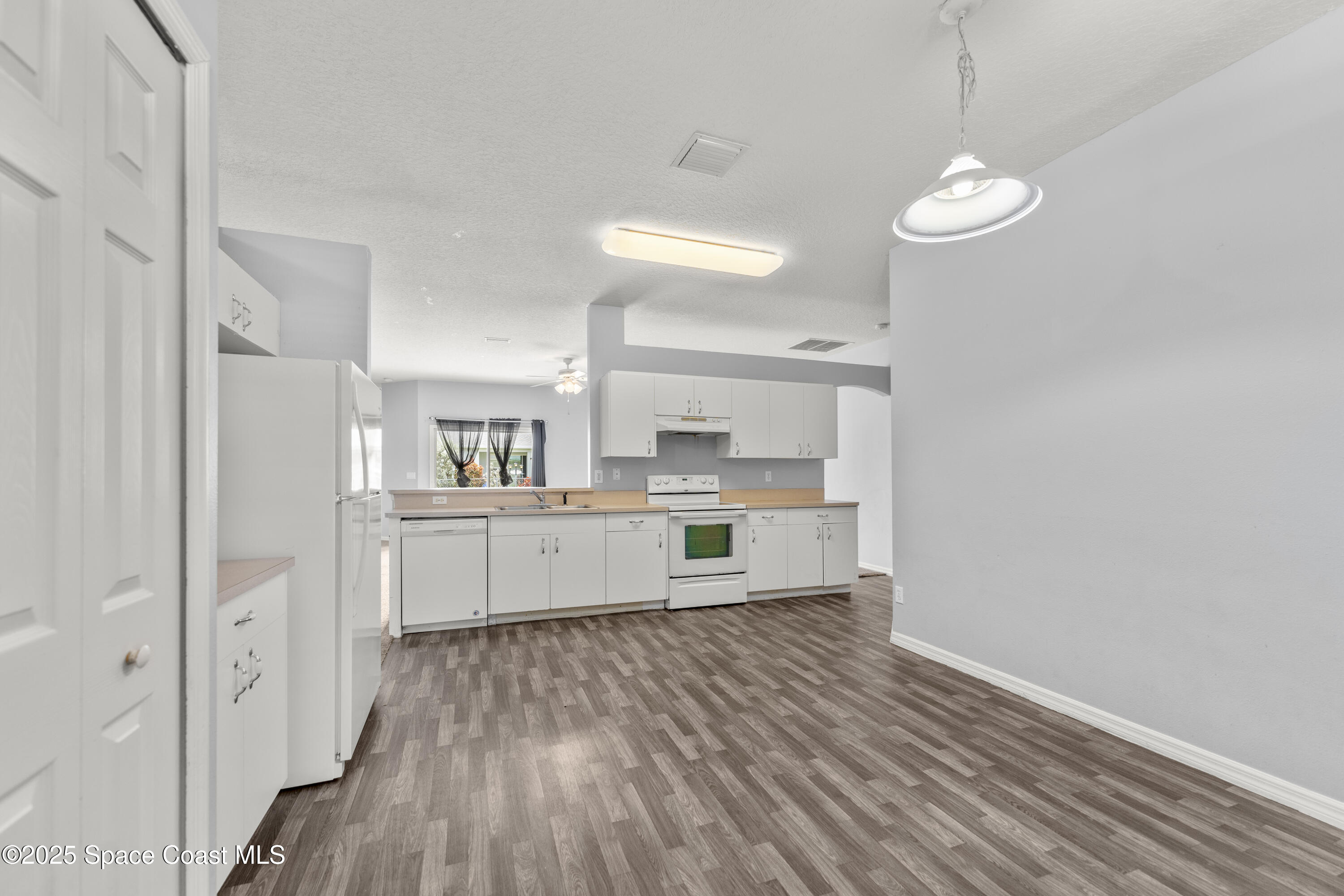 410 Eldron Boulevard SE
