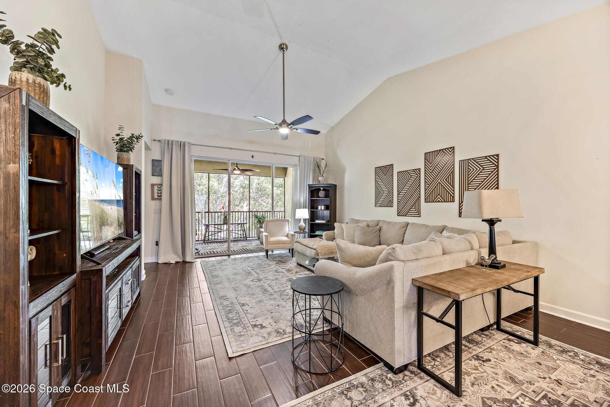 1012 Handsome Cab Lane 204