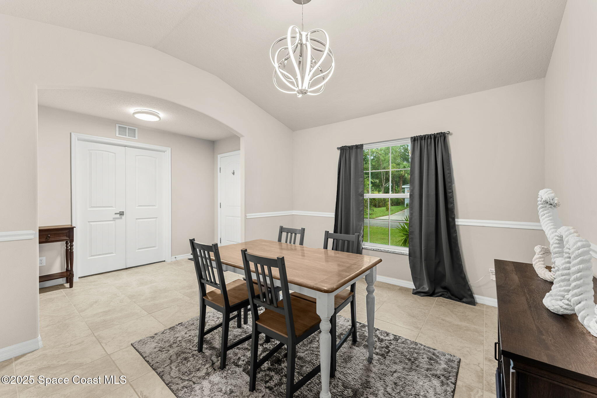 565 Rembrandt Street SE