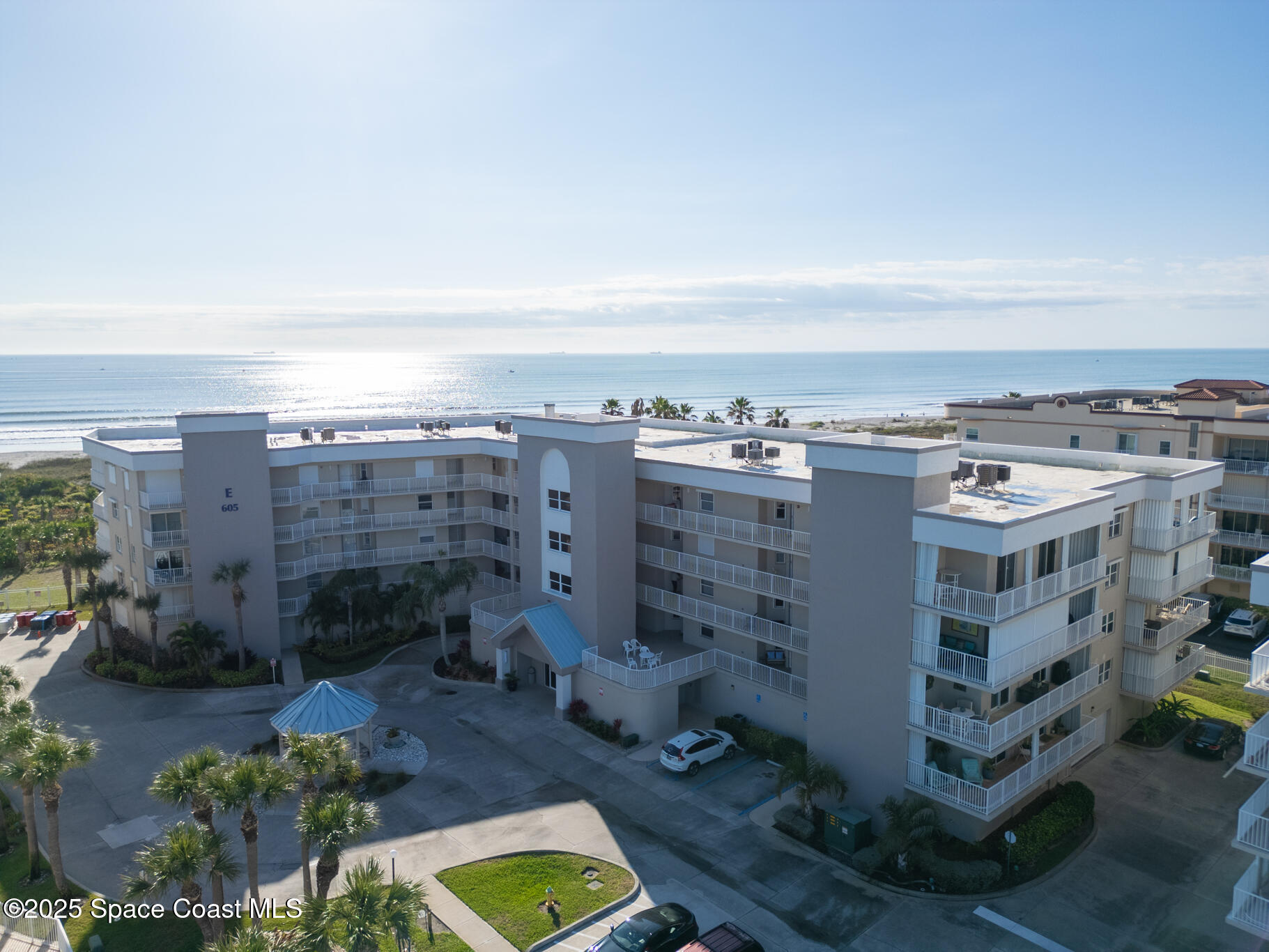 605 Shorewood Drive E306