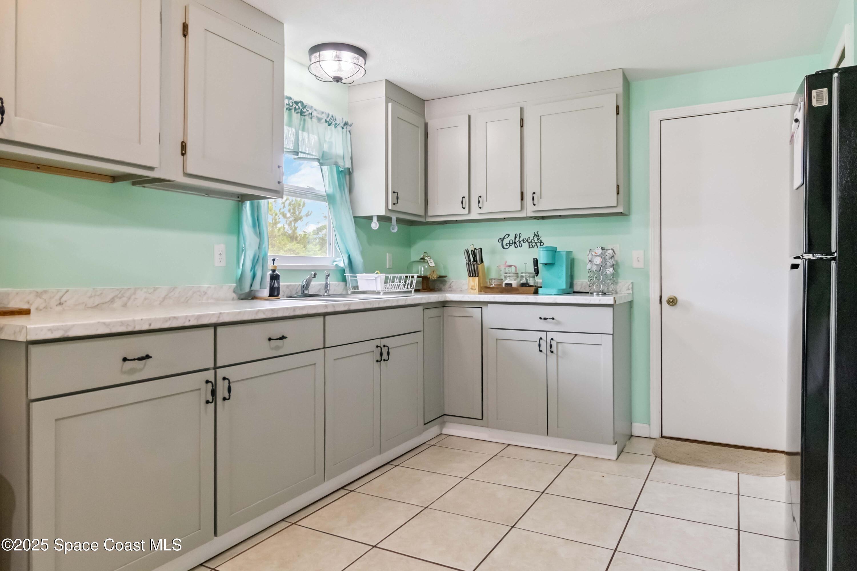 542 Troy Road SW