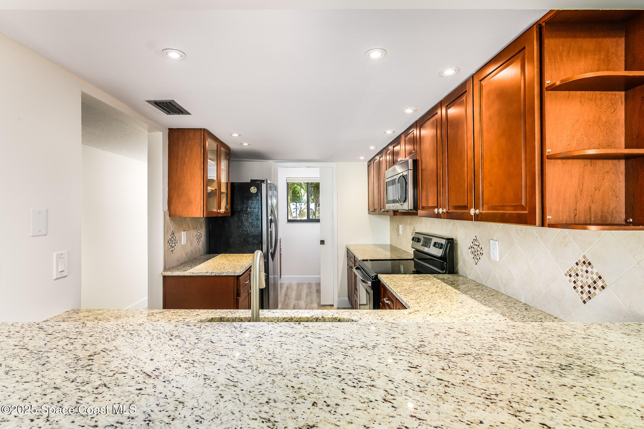 8496 Ridgewood Avenue 3205